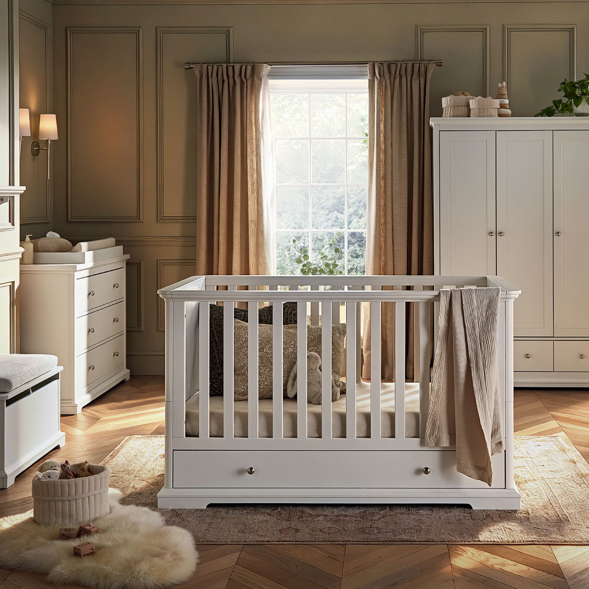 CuddleCo Beaumont Low Cotbed in White