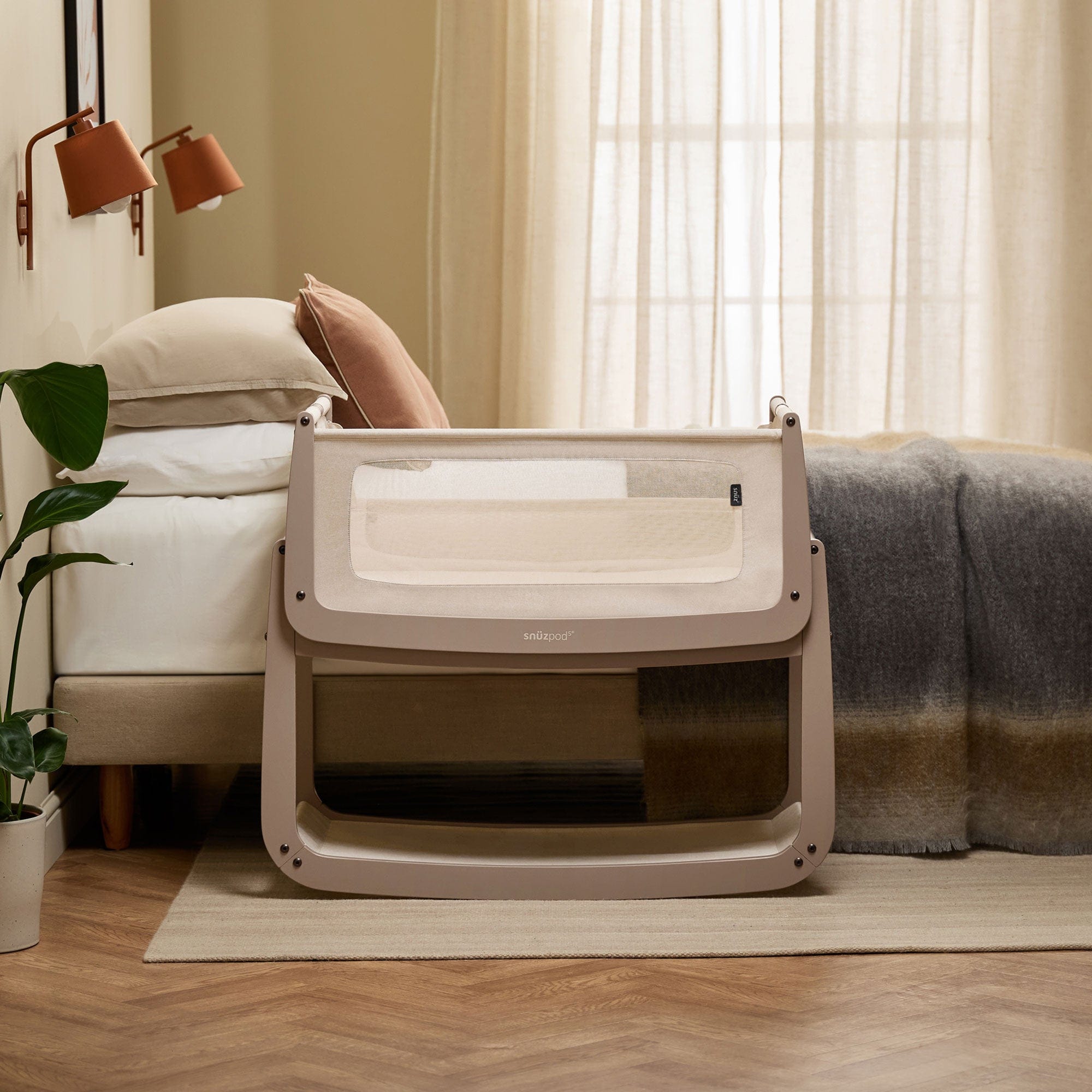 SnuzPod 5 Bedside Crib in Mocha Cribs