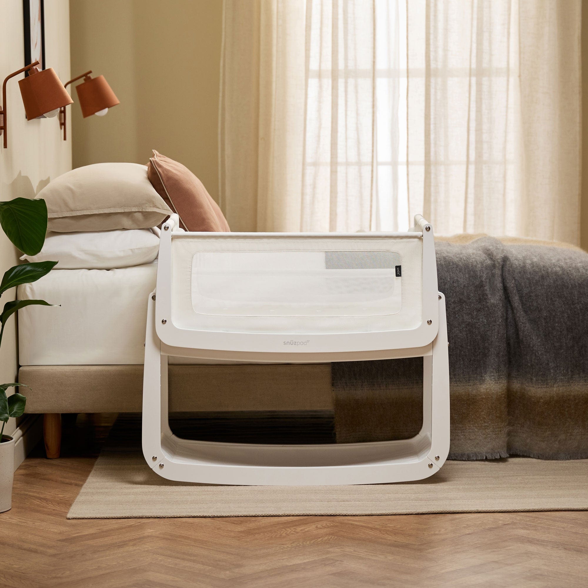 SnuzPod 5 Bedside Crib in White Cribs
