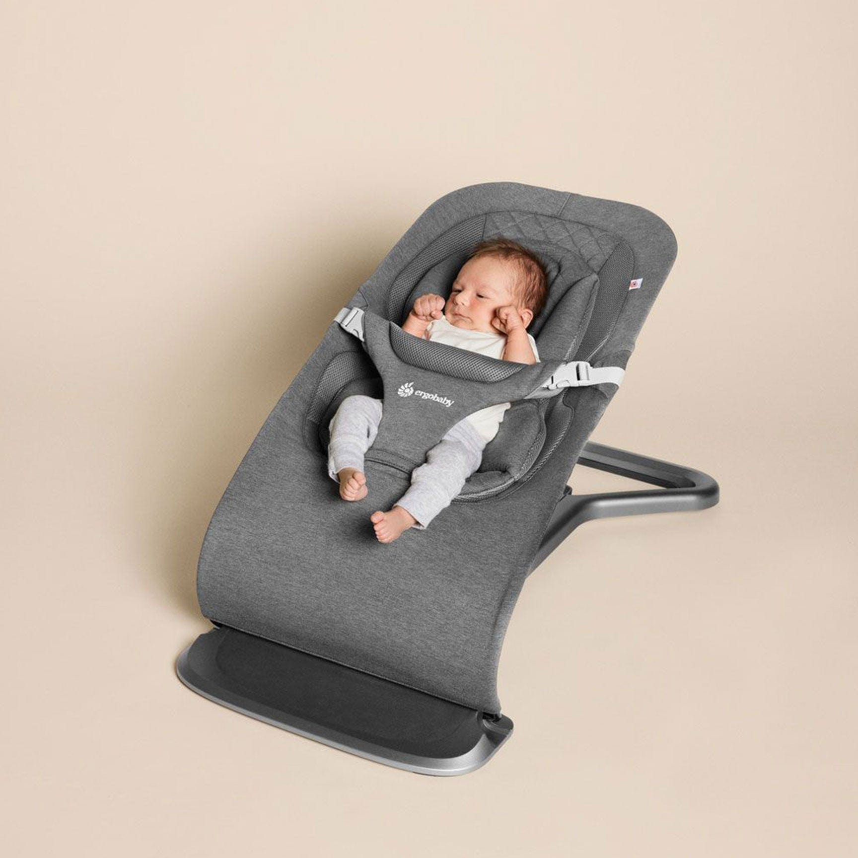 ErgoBaby Evolve Bouncer in Charcoal Grey Rocking Bouncing Cradles EVLBNCCHRGRYUK 1220000206045