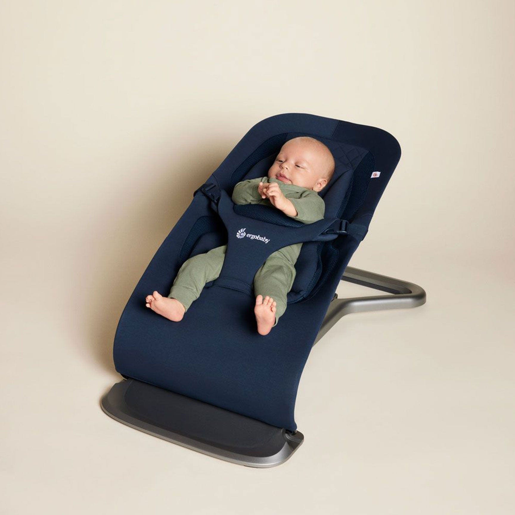 ErgoBaby Evolve Bouncer in Midnight Blue Rocking Bouncing Cradles EVLBNCMIDBLUUK 1220000206052