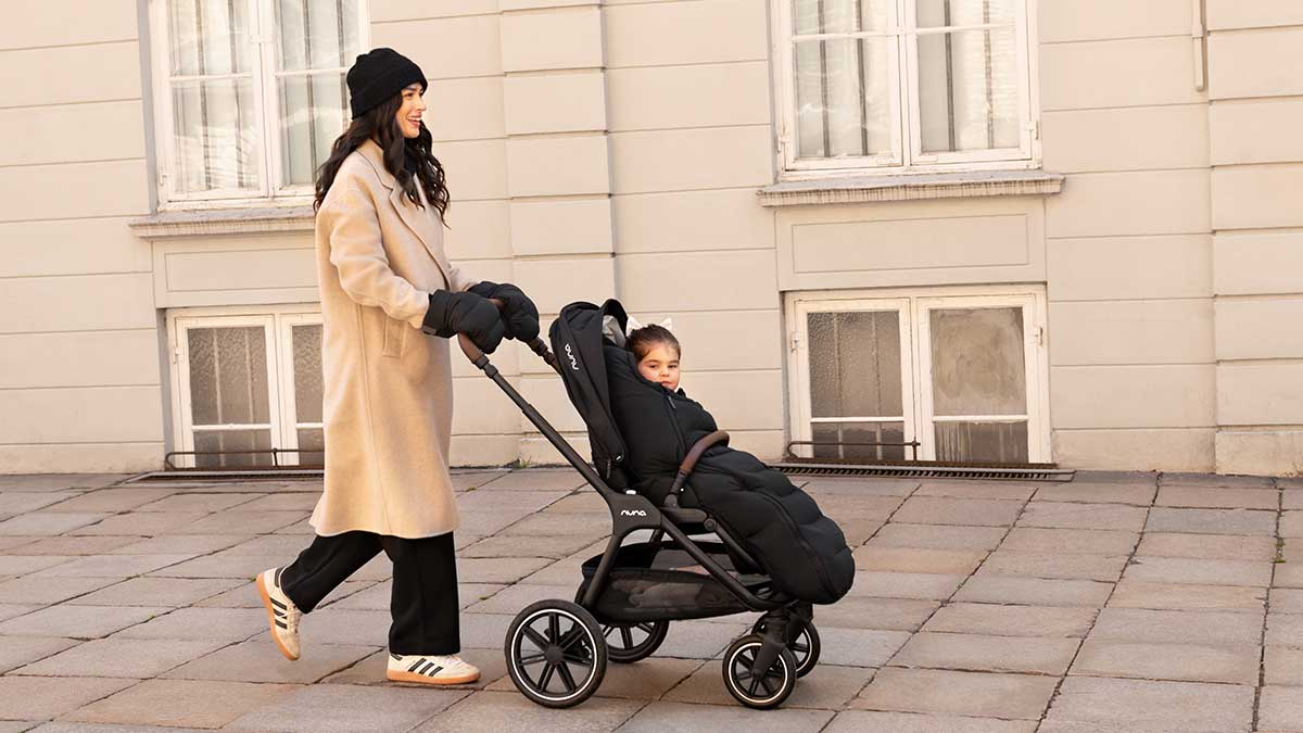 Nuna TRIV lx with all Season Winter Cover Caviar