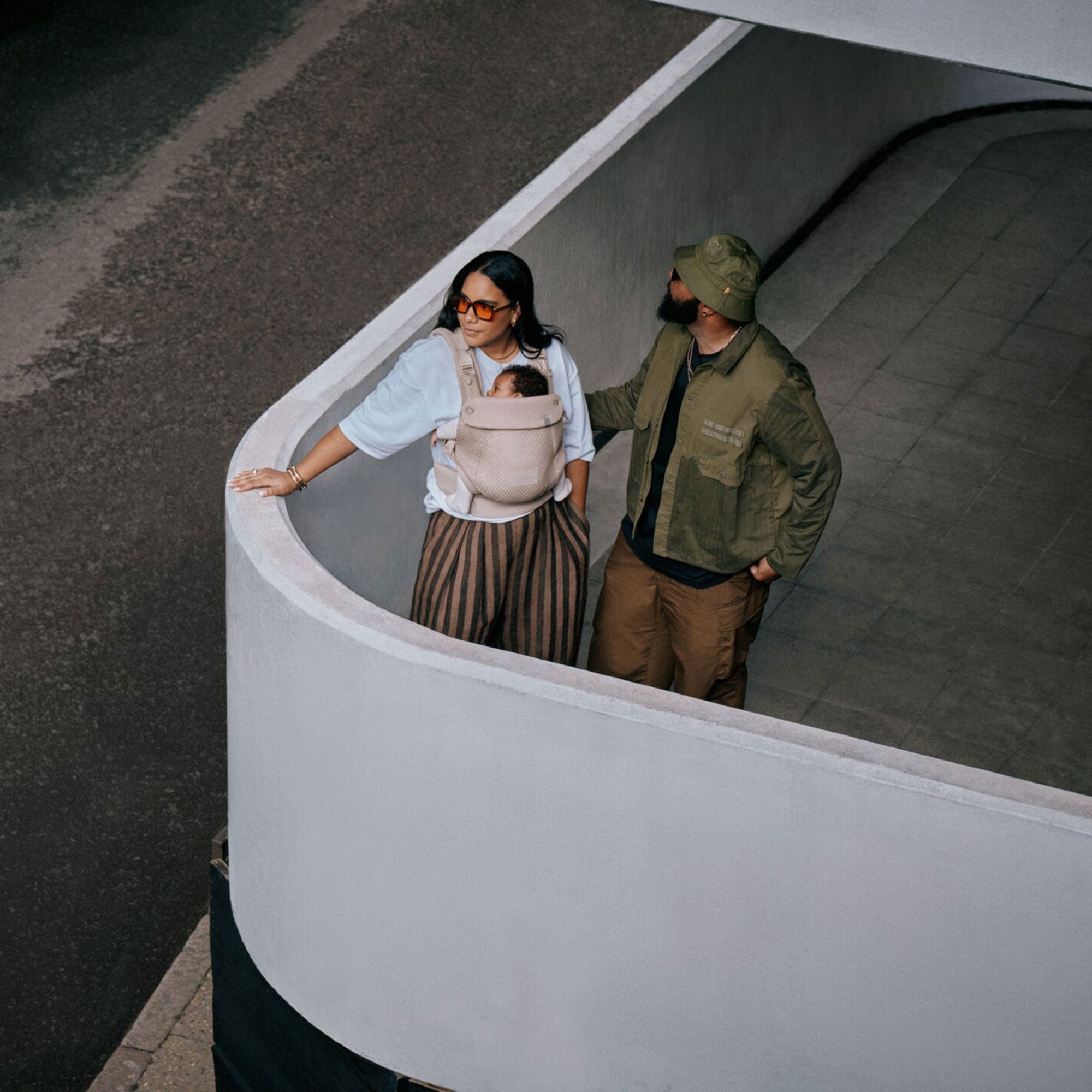 Cybex Amya Carrier in Dune Grey