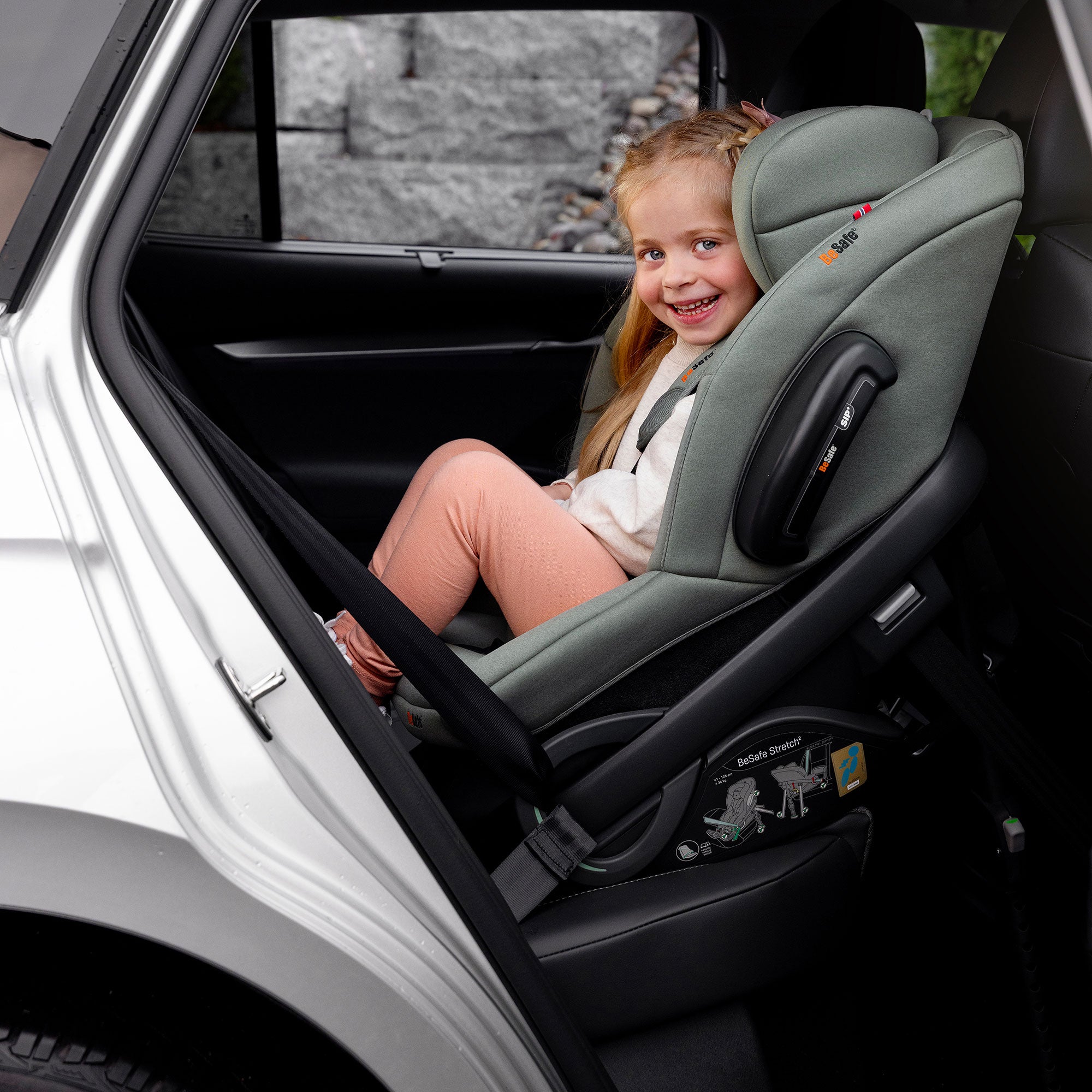 BeSafe Stretch 2 Car Seat in Dark Sand Soft Breeze