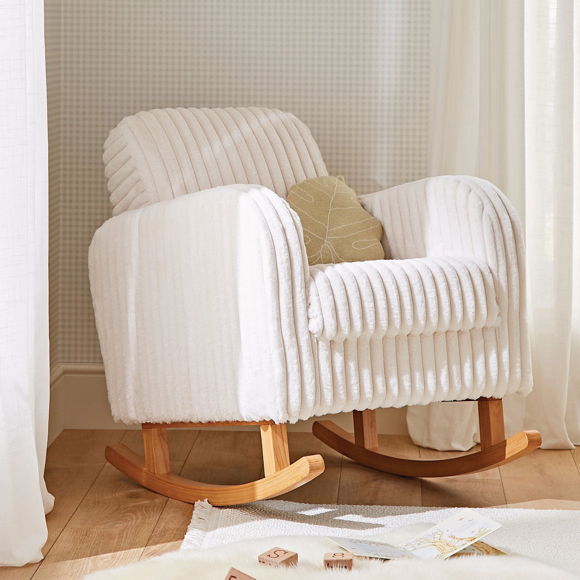 CuddleCo Etta Nursing Chair in Faux Fur Cream