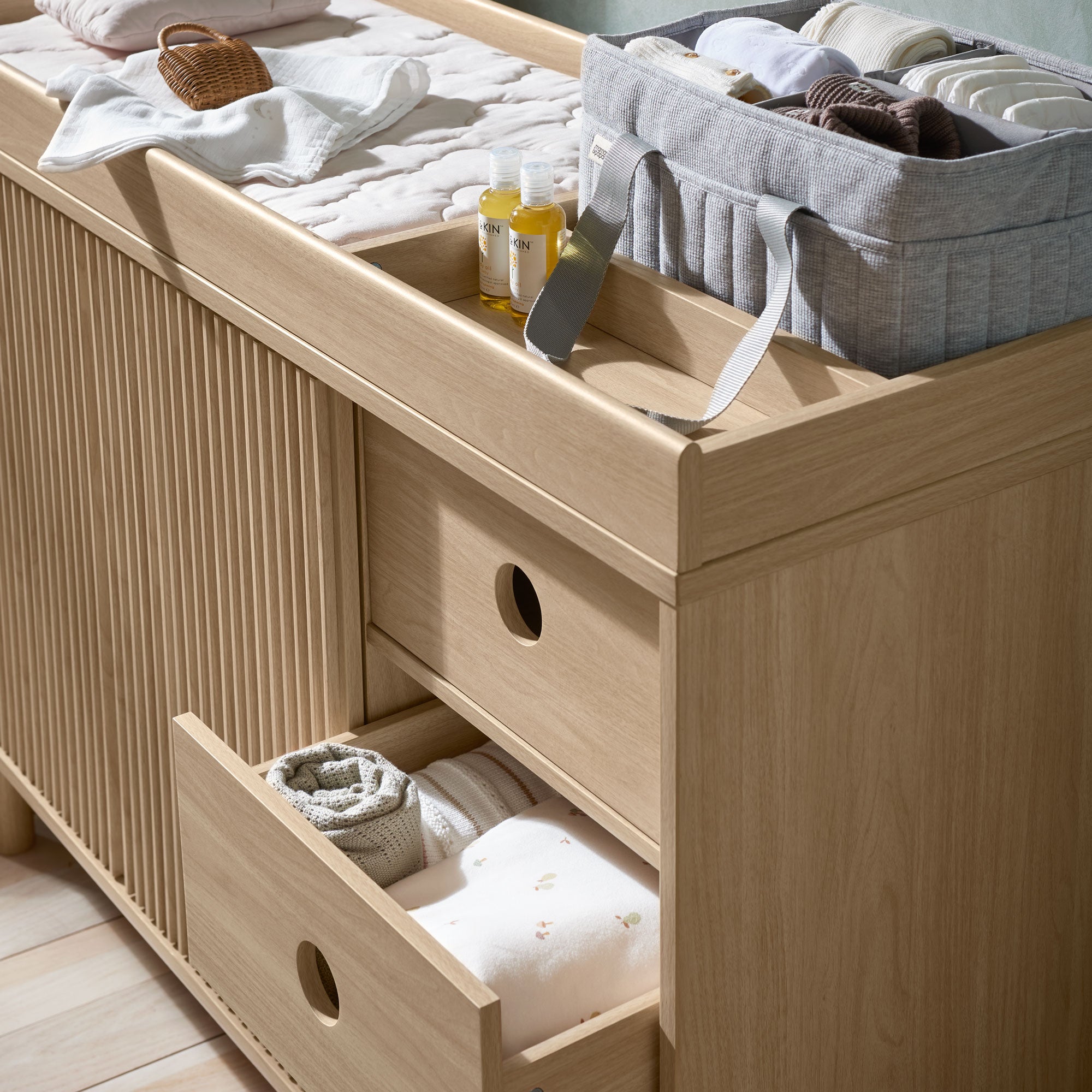 Mamas & Papas Oska 2 Piece Wide Roomset in Natural Oak