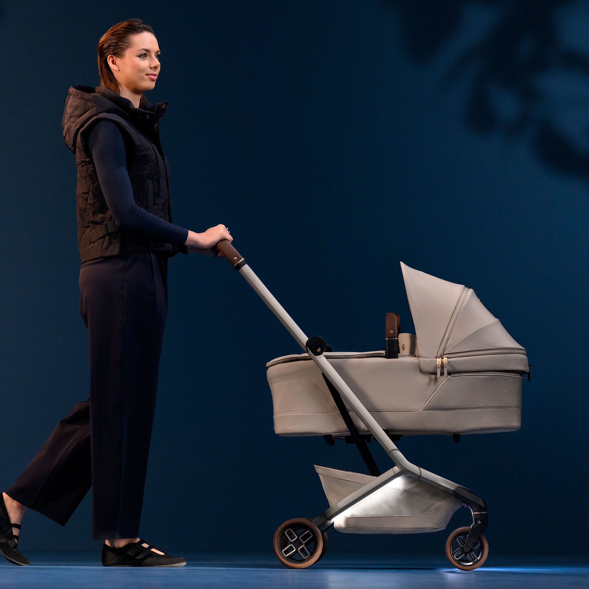 Maxi-Cosi Fame Cabin Complete Pram in Onyx Black