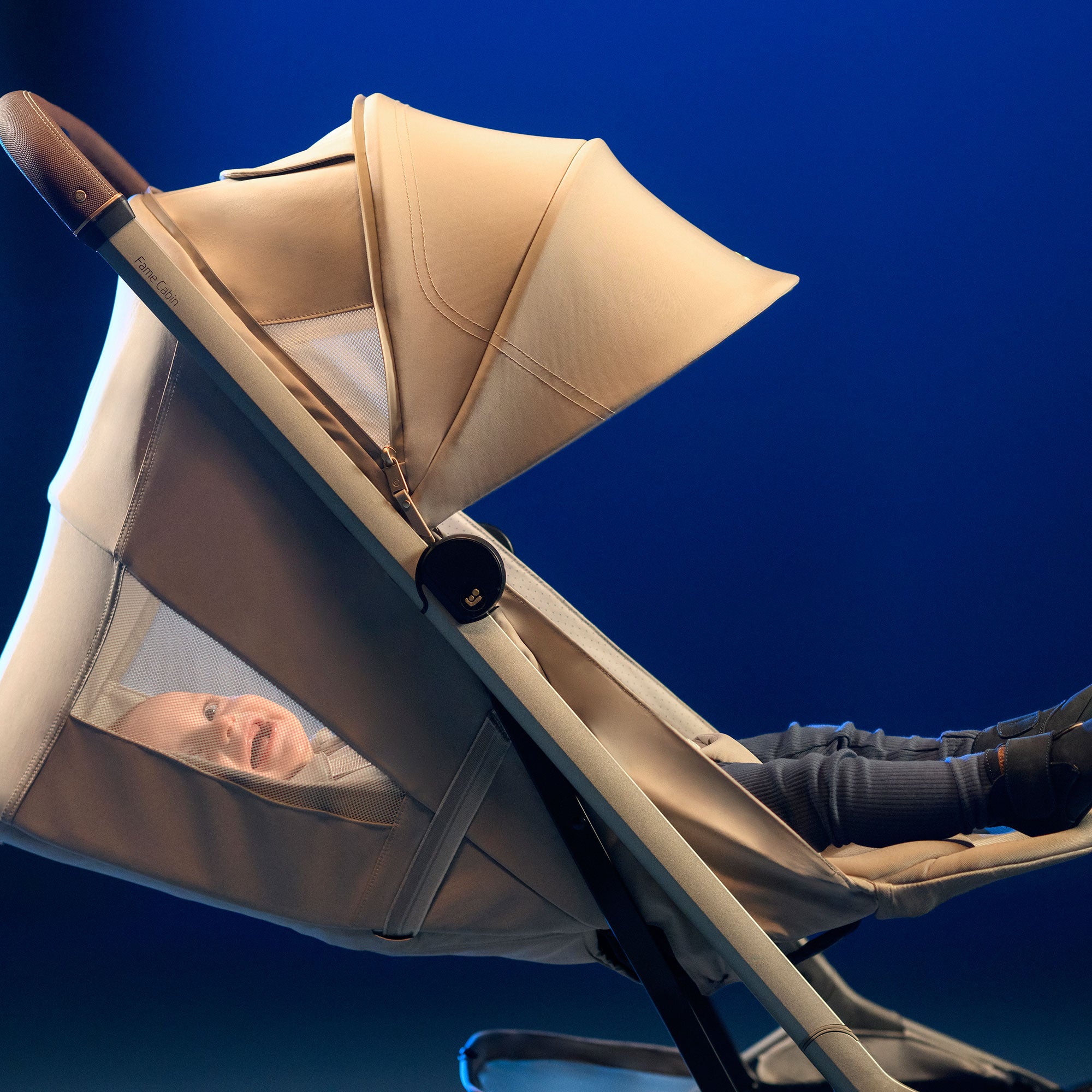 Maxi-Cosi Fame Cabin Complete Pram in Onyx Black