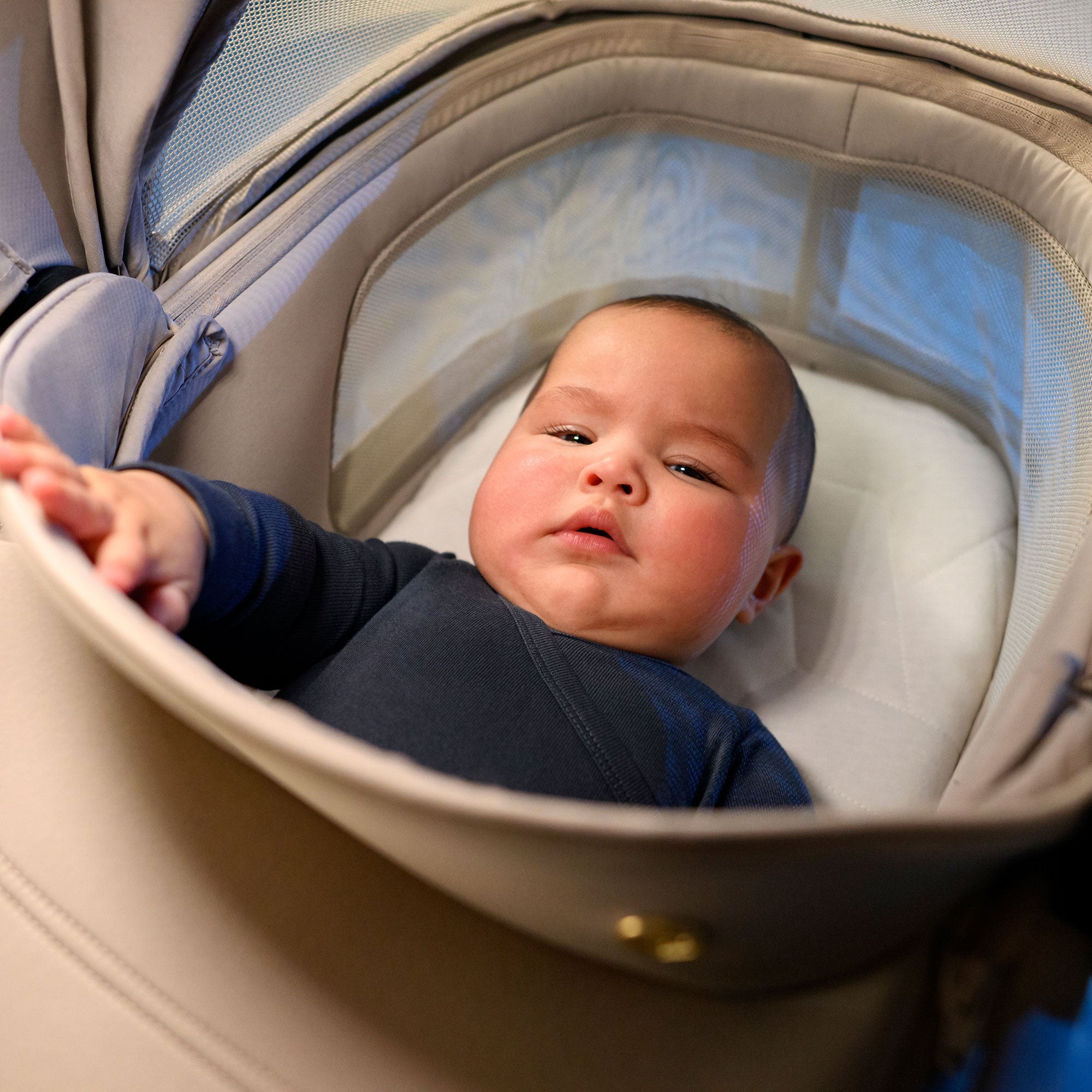 Maxi-Cosi Fame Cabin Complete Pram in Onyx Black