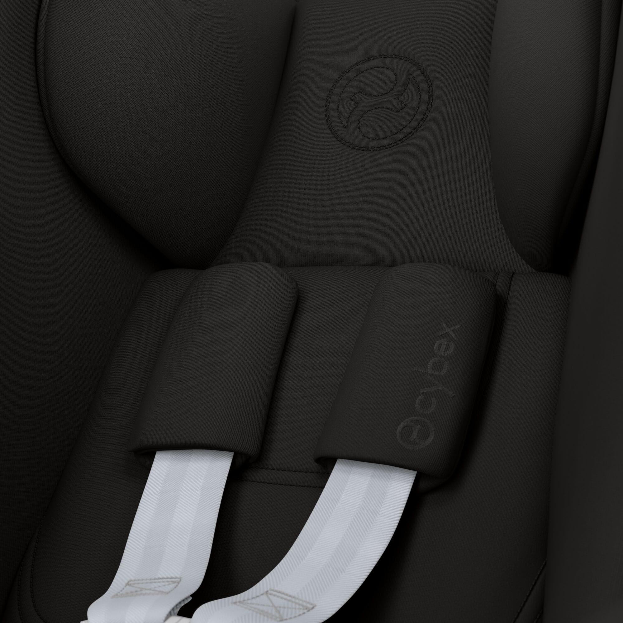Cybex Cloud G i-Size Car Seat in Magic Black Baby Car Seats