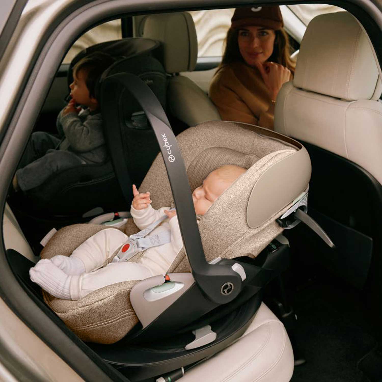 Cybex Cloud T PLUS i-Size Car Seat in Platinum White