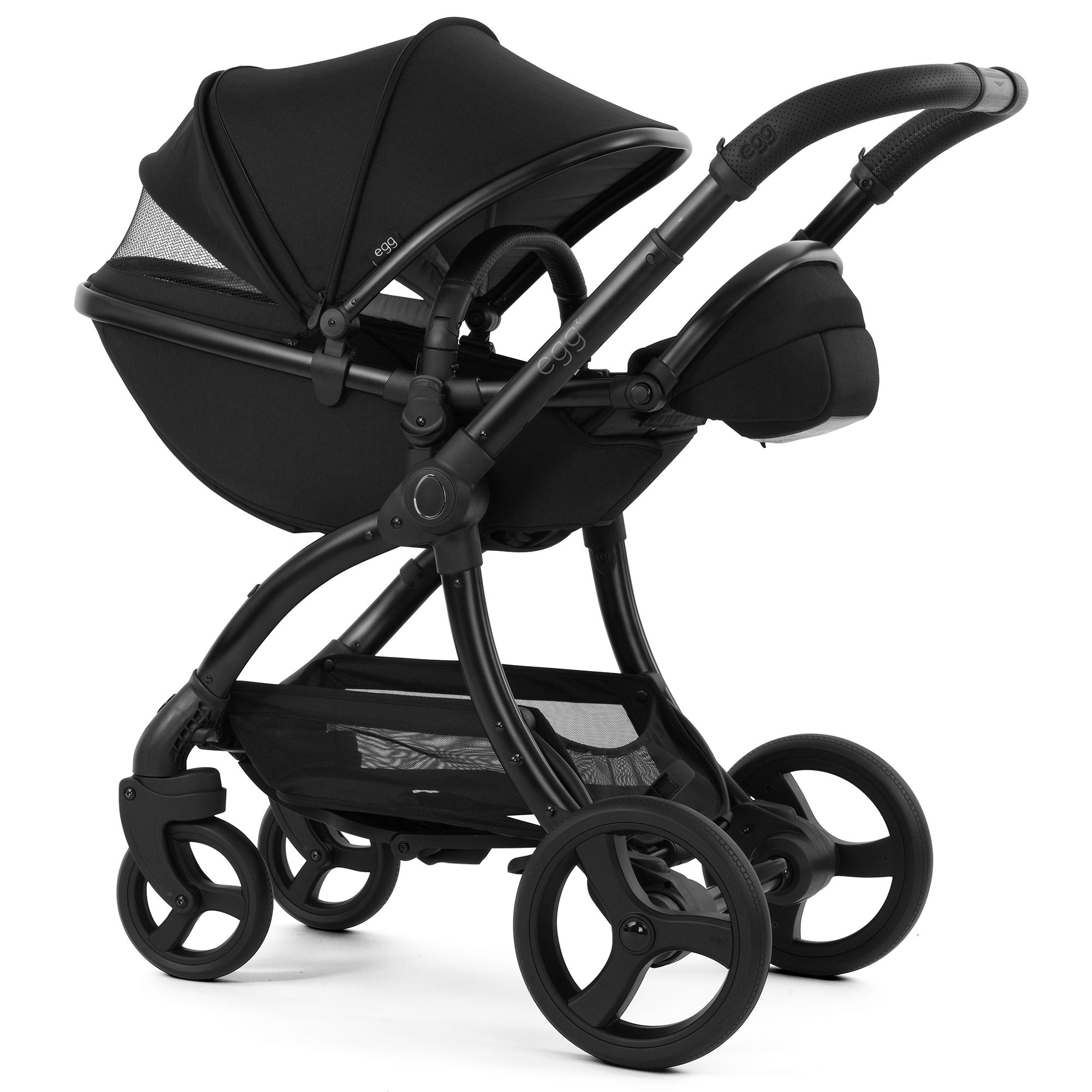 egg3 Luxury Maxi-Cosi Travel System Bundle in Panther