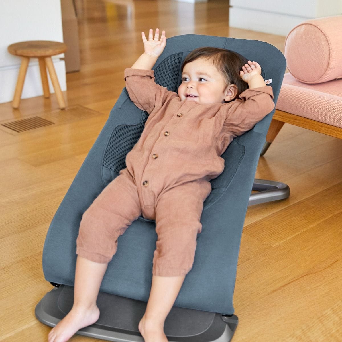 ErgoBaby Evolve Bouncer in Oxford Blue Rocking Bouncing Cradles EVLBNCOXBLUUK 1220000209466