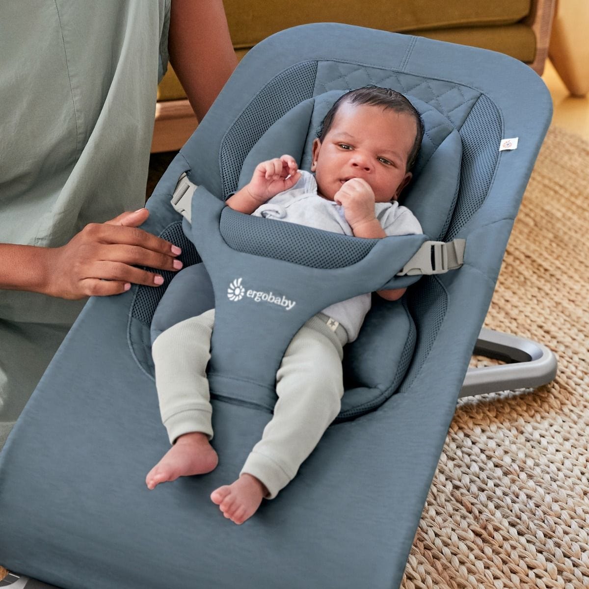 ErgoBaby Evolve Bouncer in Oxford Blue Rocking Bouncing Cradles EVLBNCOXBLUUK 1220000209466