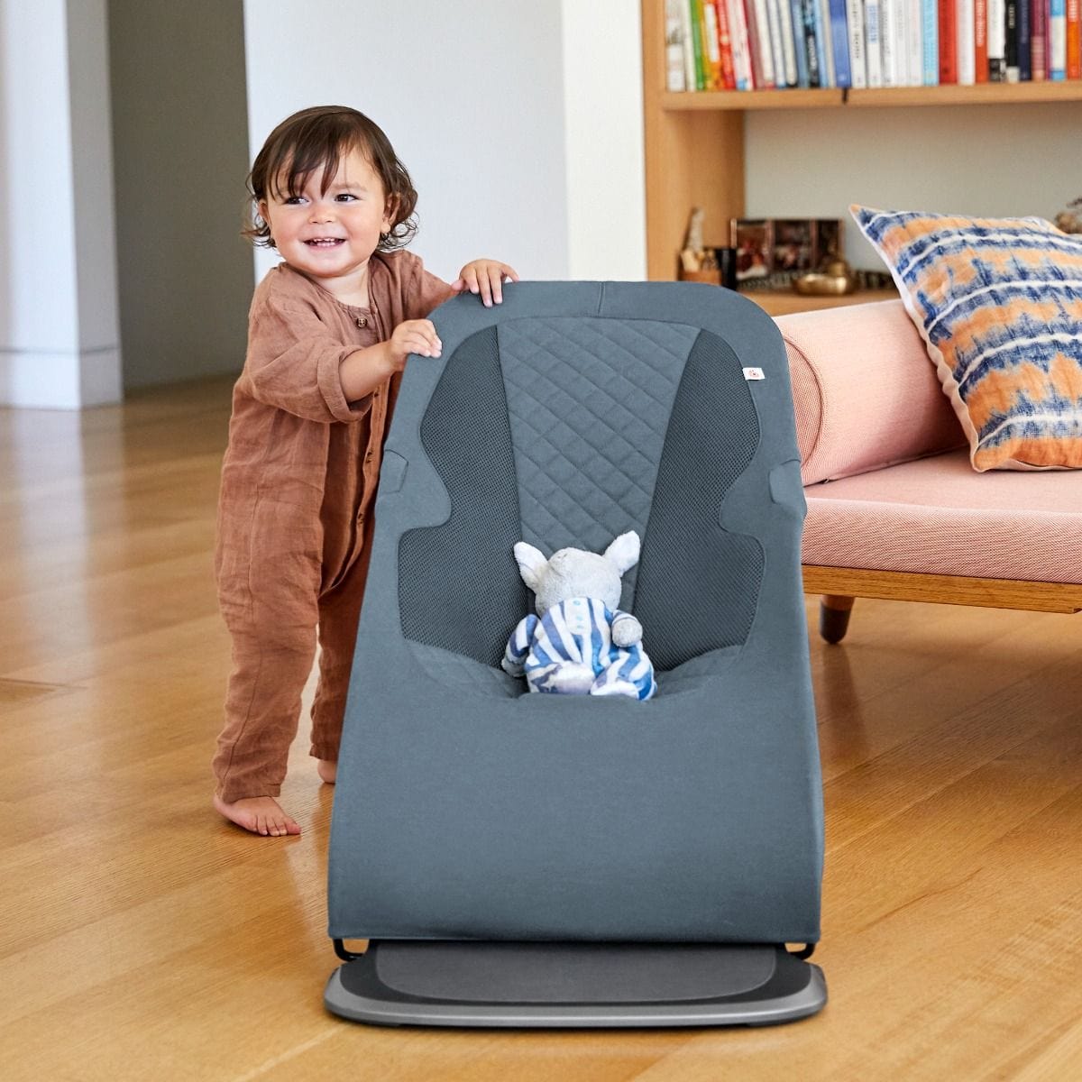 ErgoBaby Evolve Bouncer in Oxford Blue Rocking Bouncing Cradles EVLBNCOXBLUUK 1220000209466