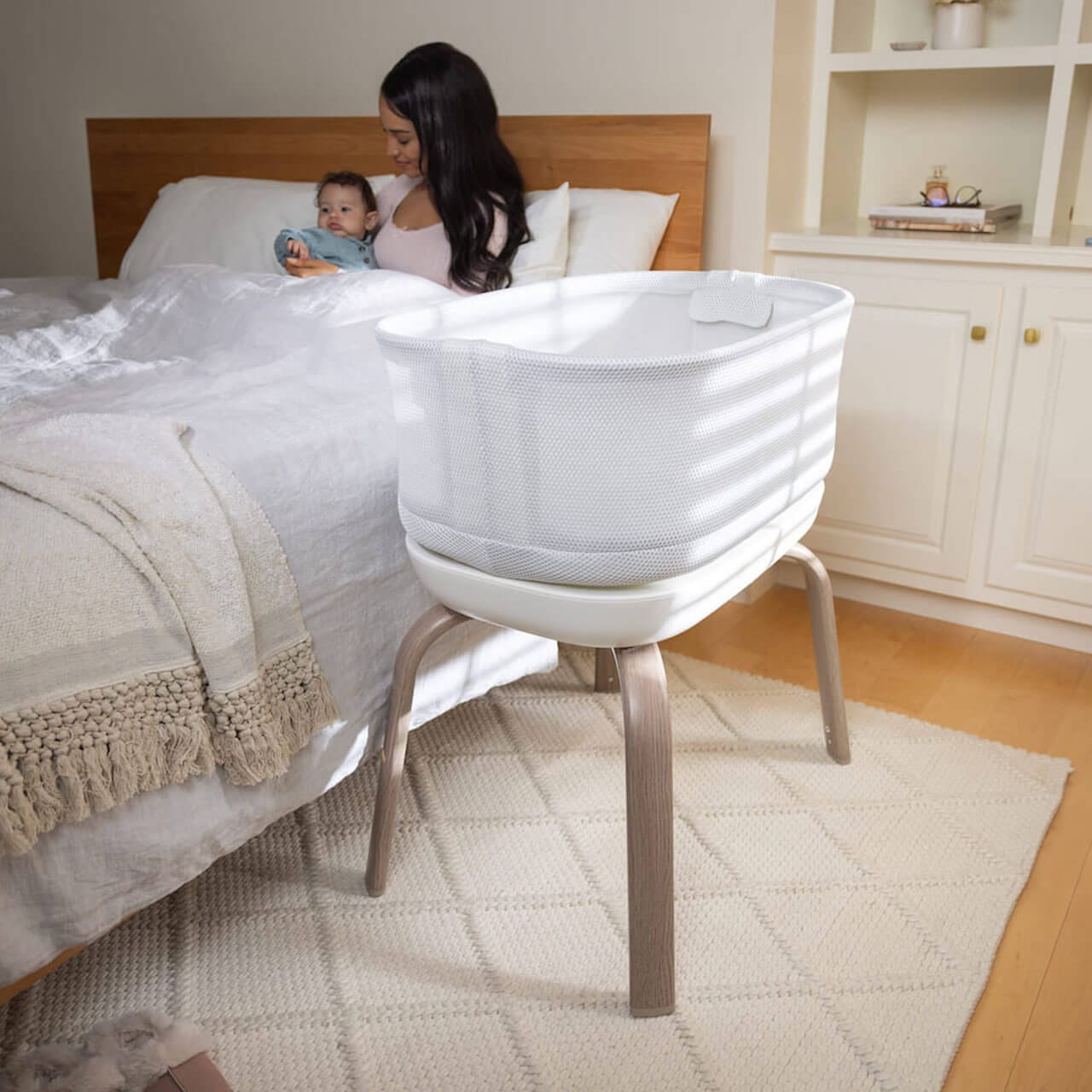 Graco Eluma Nest Bedside Crib in Luna Cribs 9AU999LUNEU 5060624774515