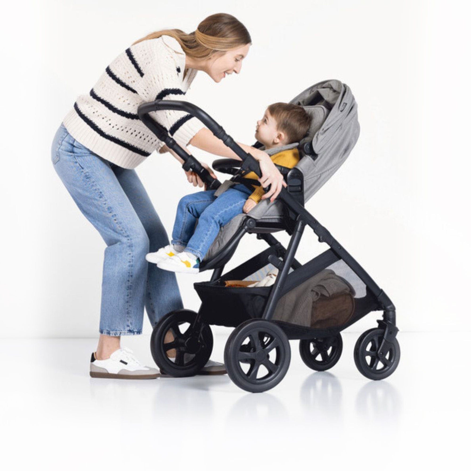 graco stroller uk Graco Near2Me DLX Trio (Pushchair, Carrycot and Snuglite) in Ash