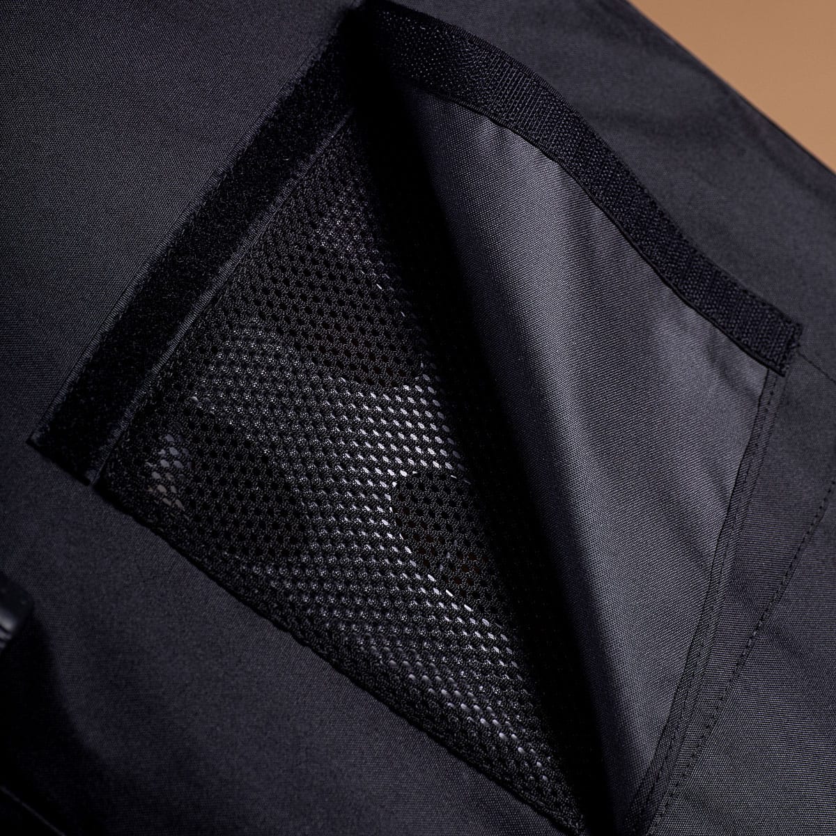 Mountain Buggy Carrycot Plus For Urban Jungle in Caviar Chassis & Carrycots mb-ccpuv4caviar 9420015782059