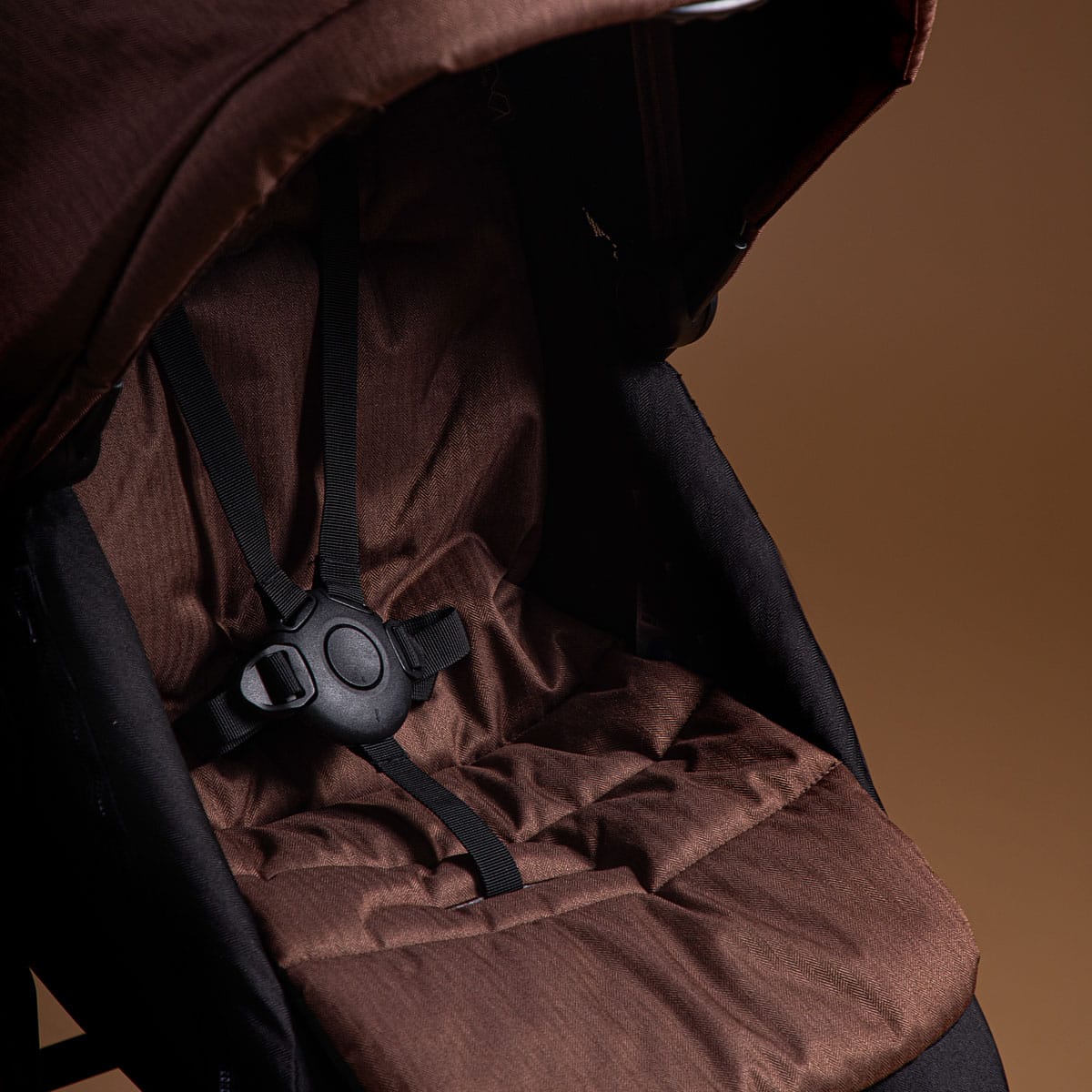 Mountain Buggy Carrycot Plus For Urban Jungle in Caviar Chassis & Carrycots mb-ccpuv4caviar 9420015782059