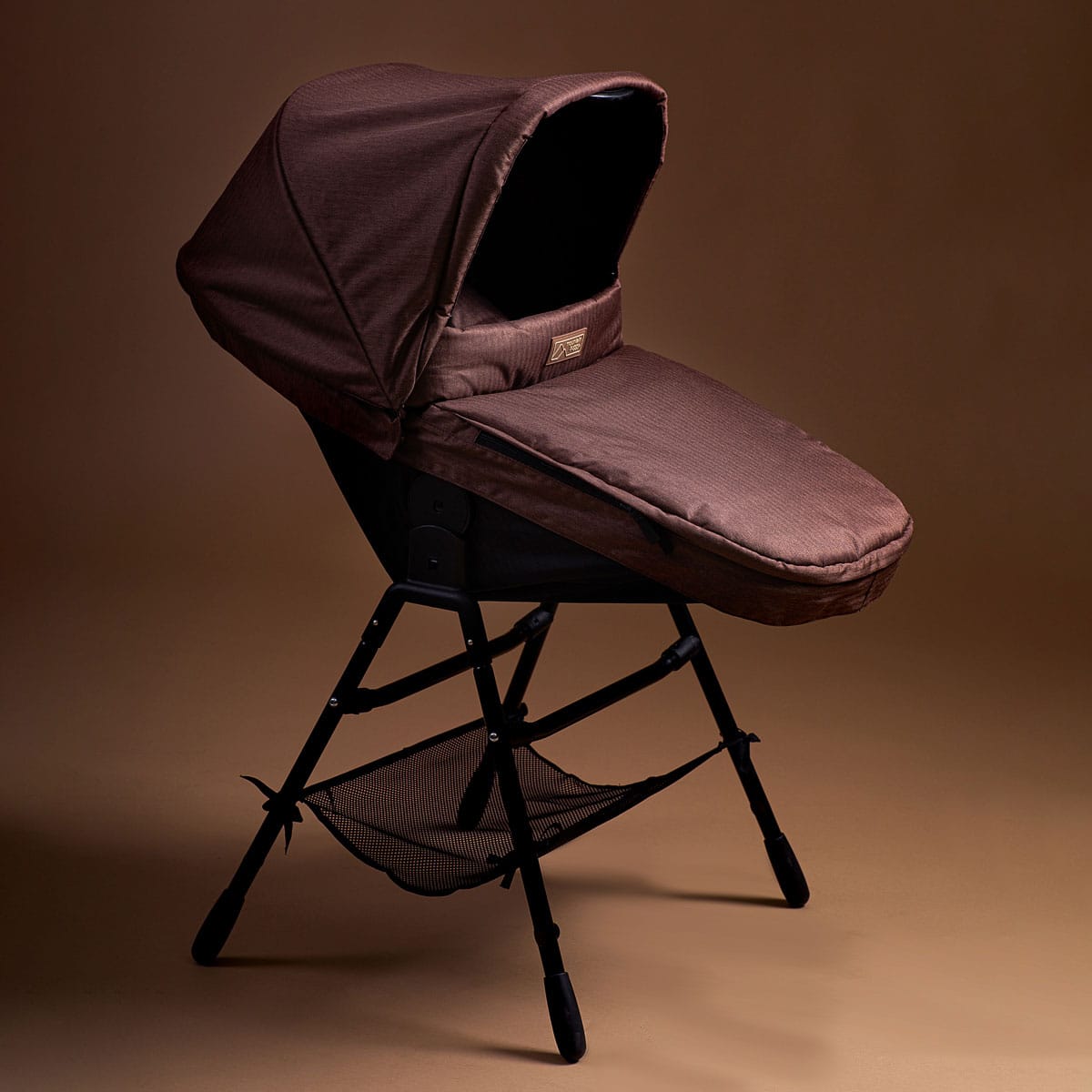 Mountain Buggy Carrycot Plus For Urban Jungle in Caviar Chassis & Carrycots mb-ccpuv4caviar 9420015782059