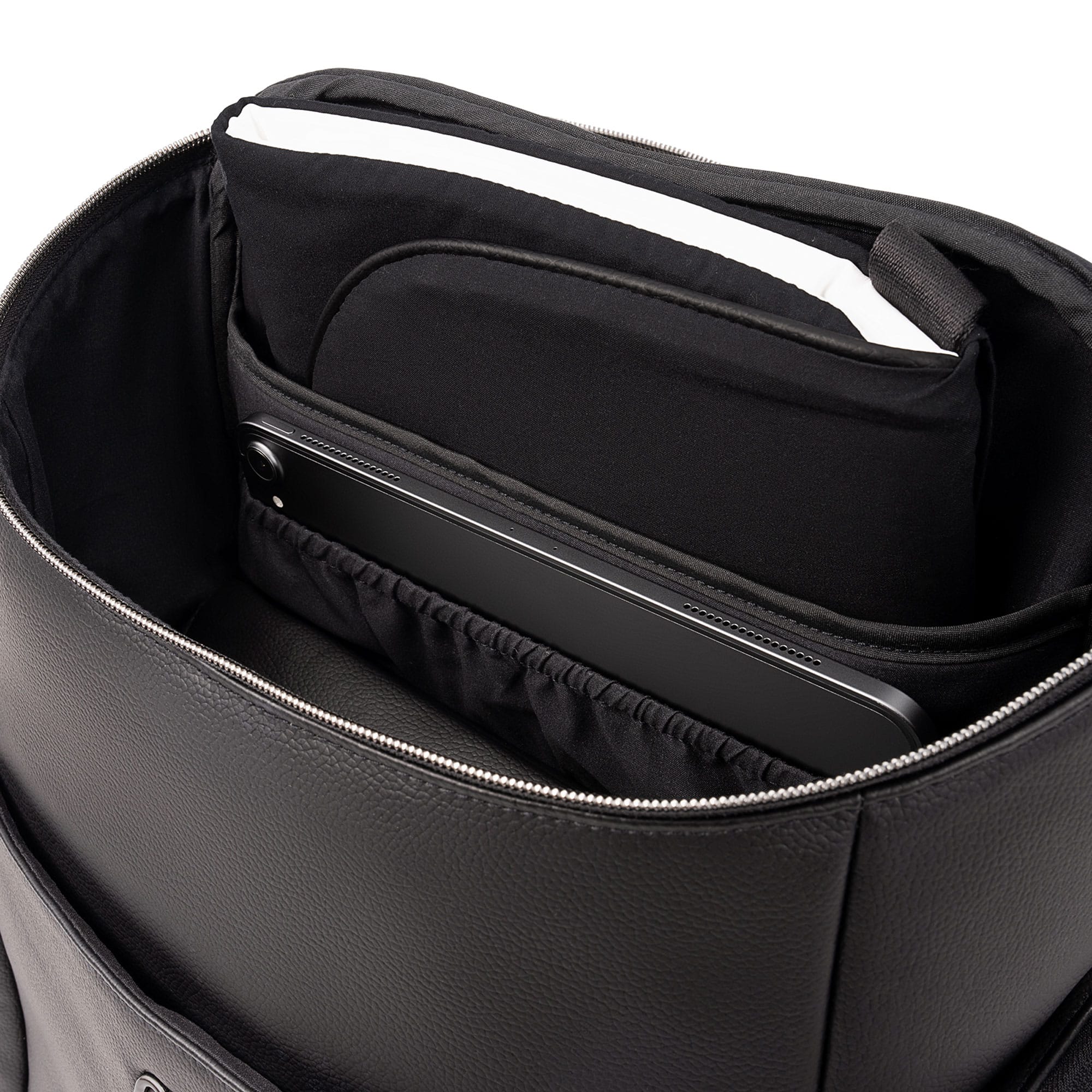 Nuna Essentials Bag in Caviar Changing Bags DP20700CVR 8721094508495
