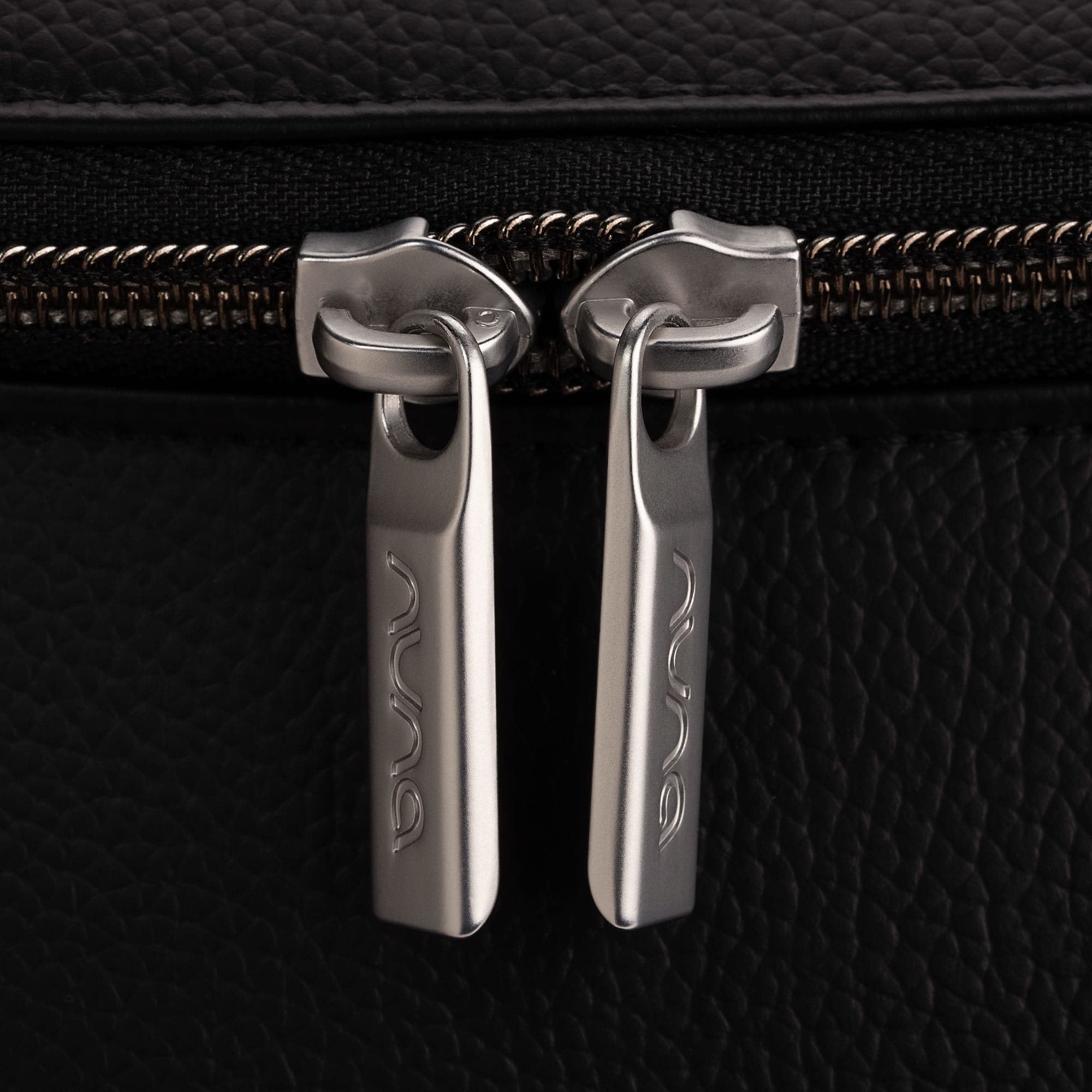 Nuna Essentials Bag in Caviar Changing Bags DP20700CVR 8721094508495