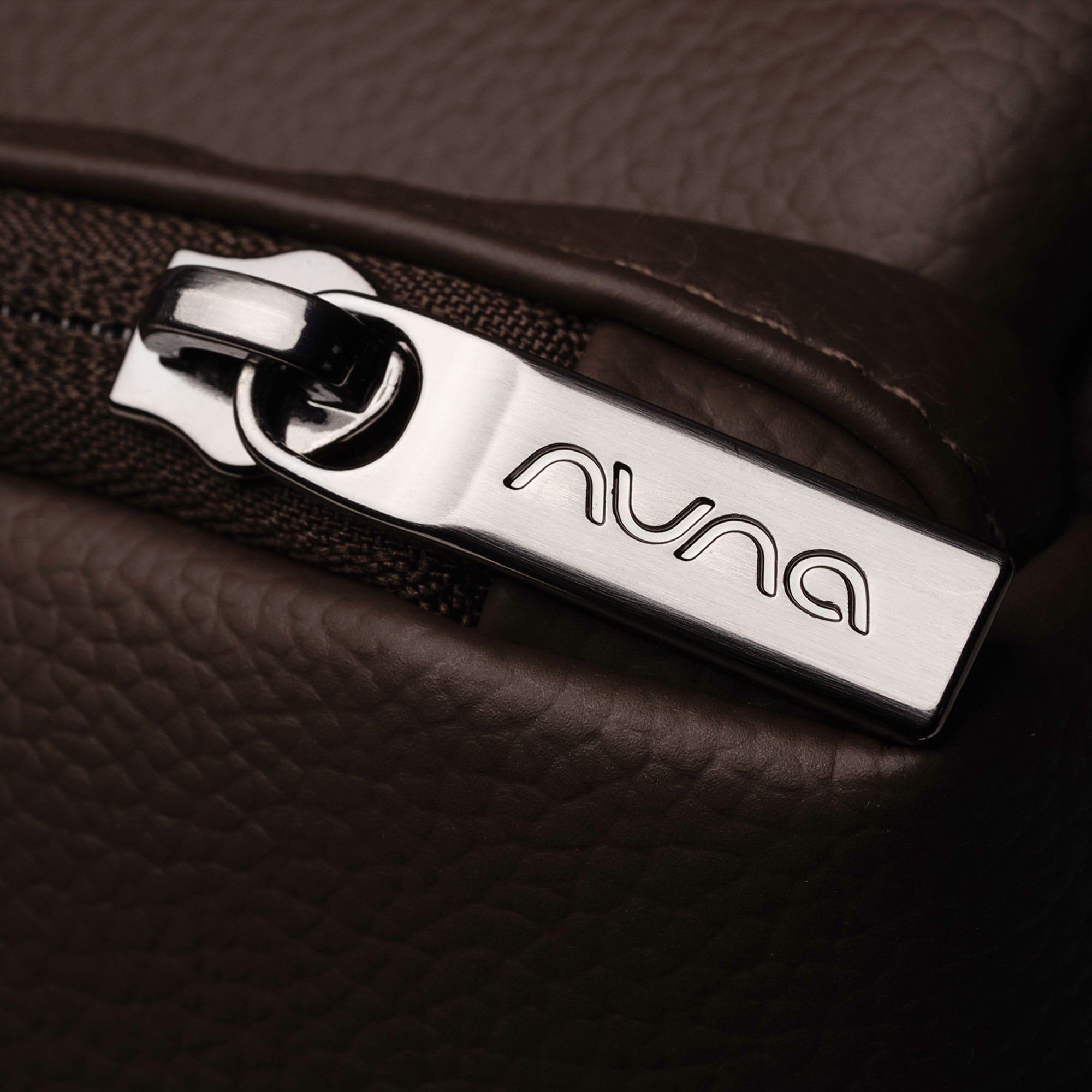 Nuna Essentials Bag in Cocoa Changing Bags DP20700CCA 8721094508532