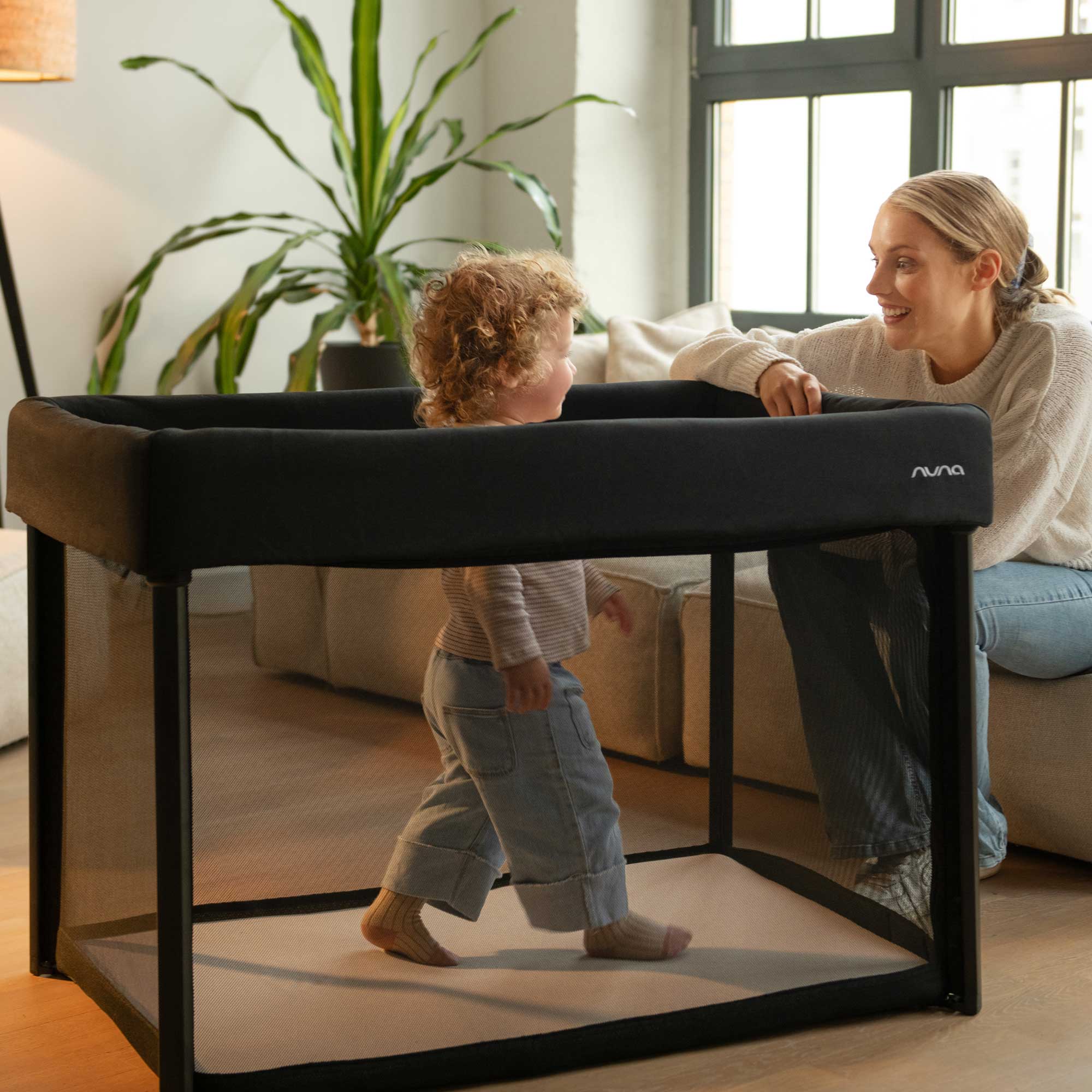 Nuna PAAL Travel Cot in Caviar Travel Cots TC17700CVRGL 8721094500499