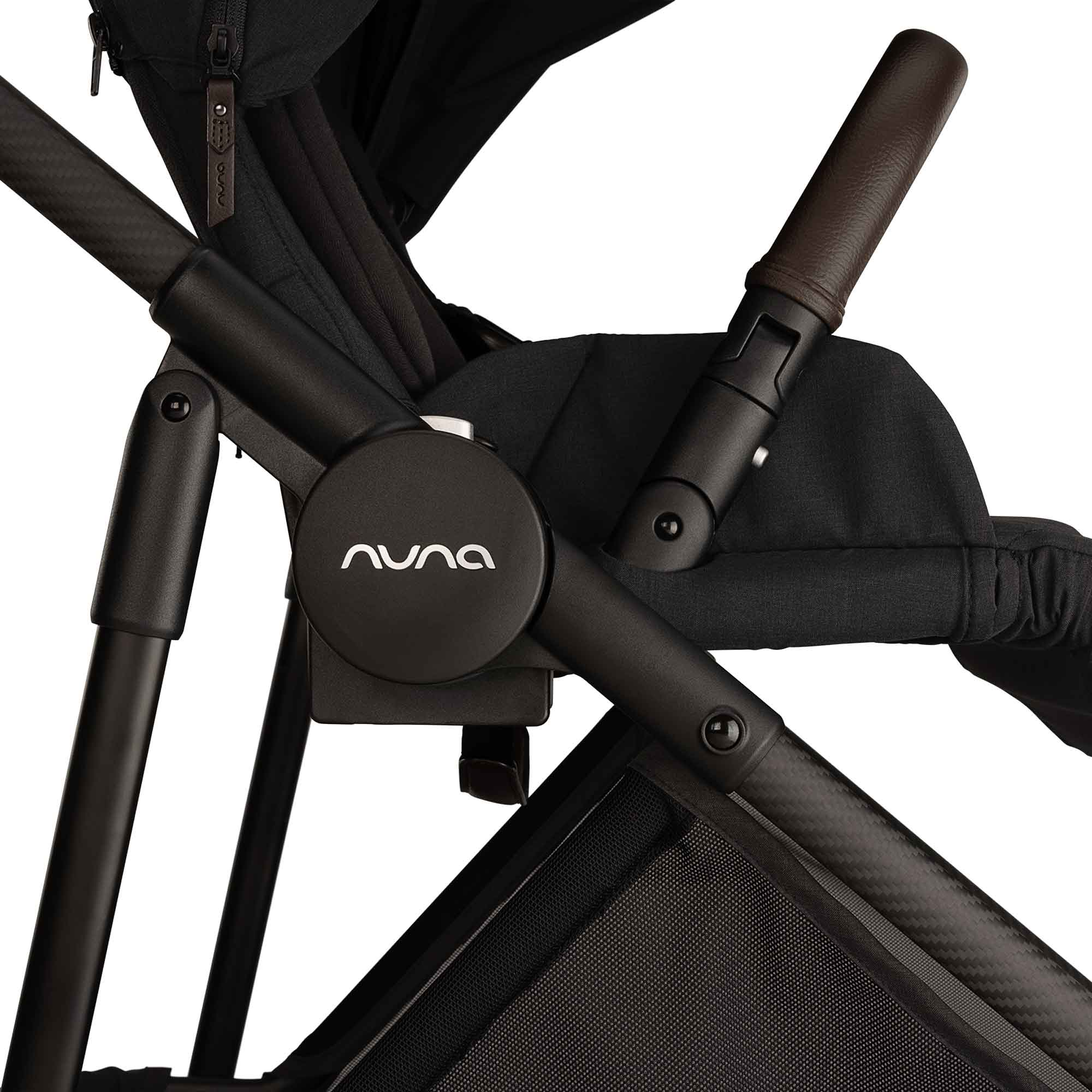 Nuna IXXA Next + PIPA Urbn Bundle in Caviar