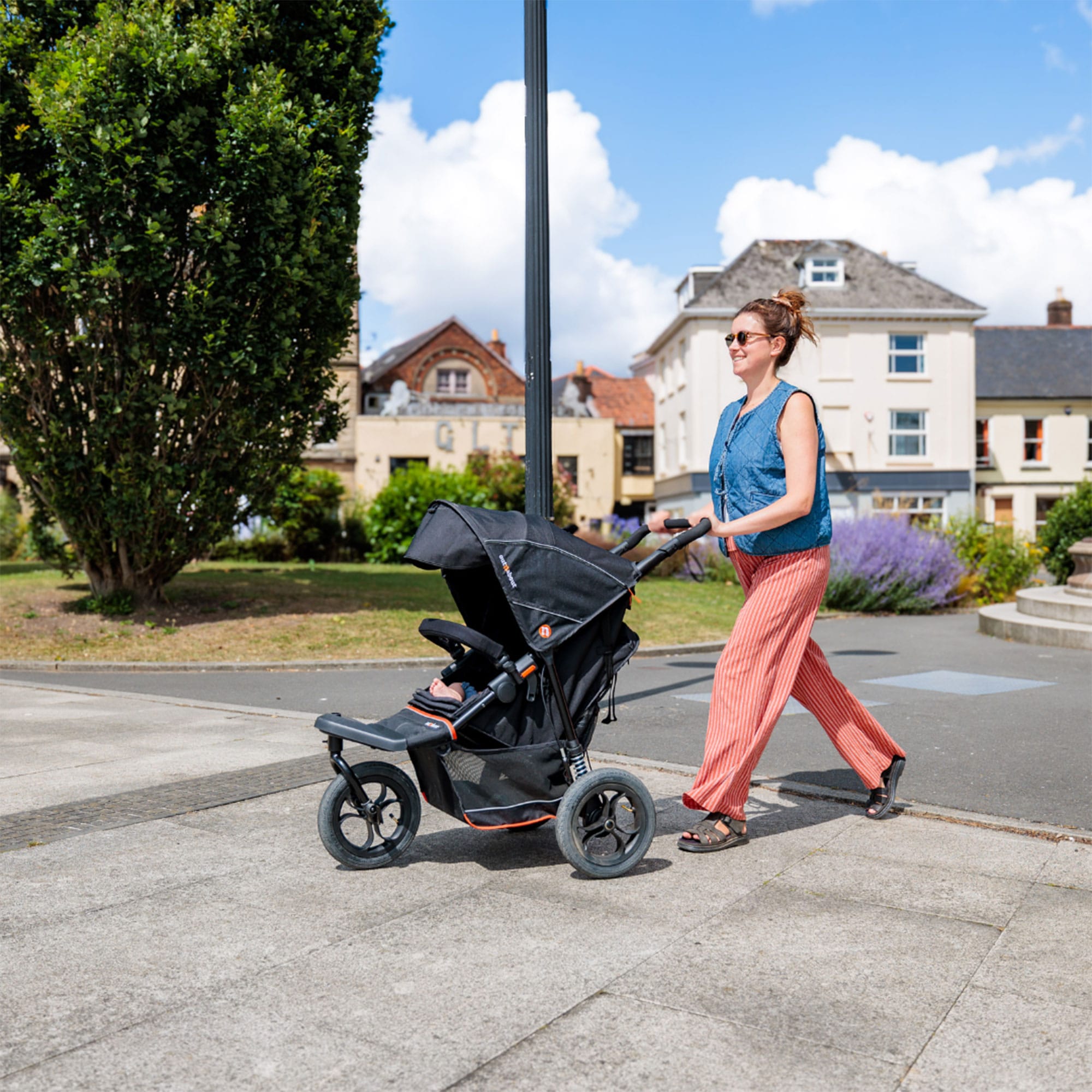 Out n About Nipper V6 Switch Newborn Bundle in Summit Black Double & Twin Prams ONANIP-01SWHBUNV6-SB 5060167549298