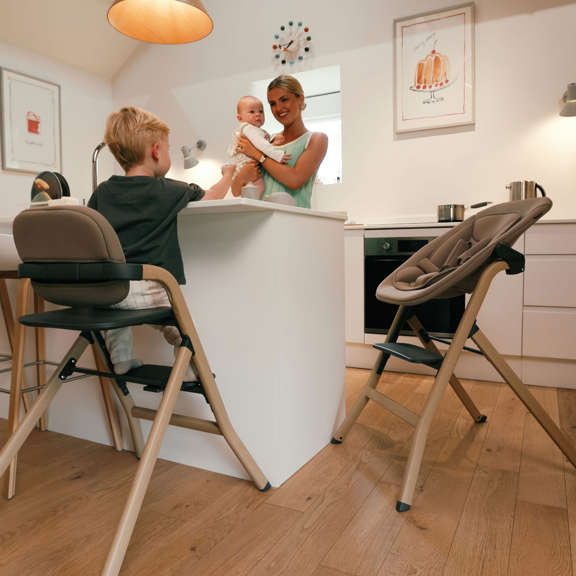 Silver Cross Nest & Nurture Highchair 4 in 1 Highchair & Baby Bouncer in Biscuit Baby Highchairs SX7052.BS 5055836935090