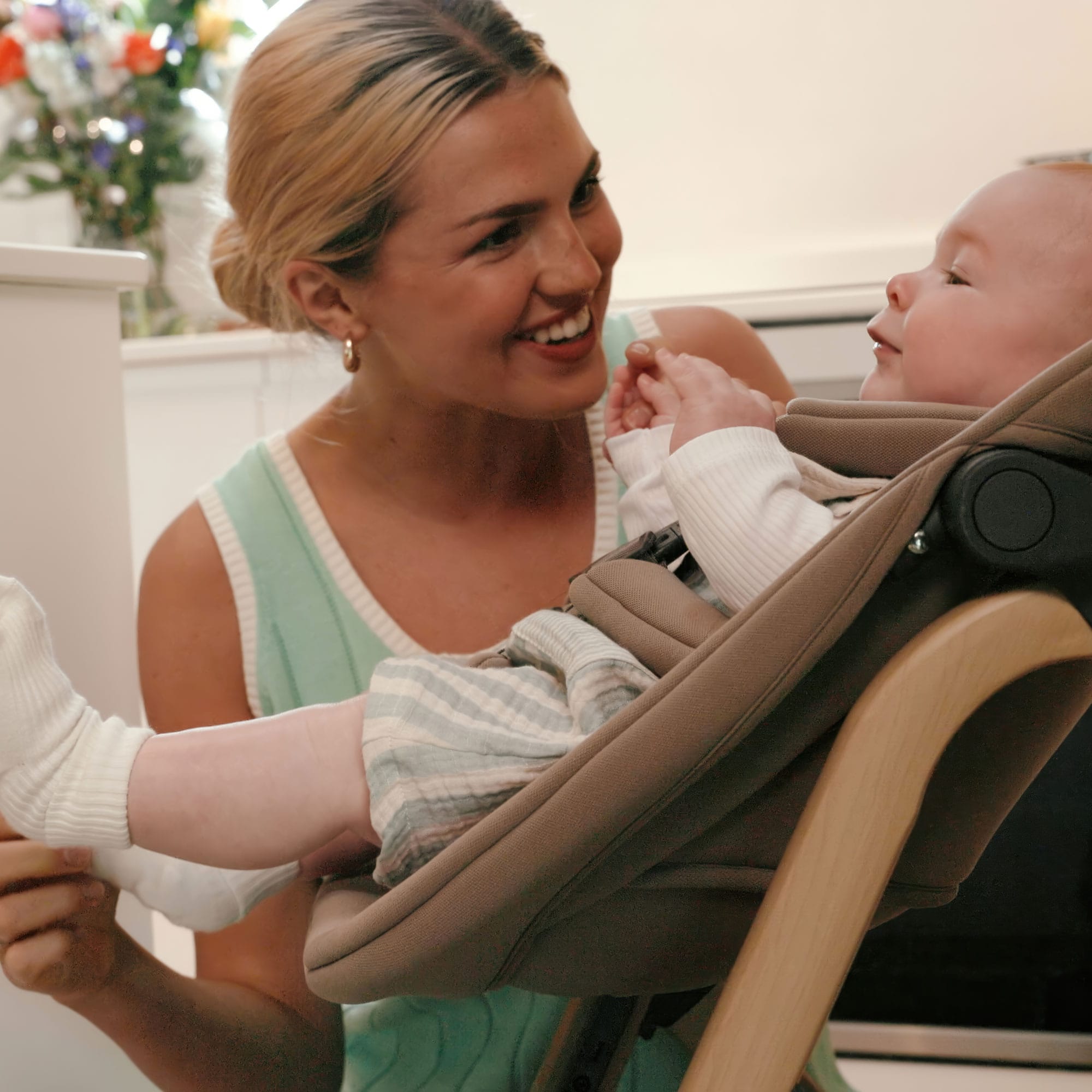 Silver Cross Nest & Nurture Highchair 4 in 1 Highchair & Baby Bouncer in Biscuit Baby Highchairs SX7052.BS 5055836935090
