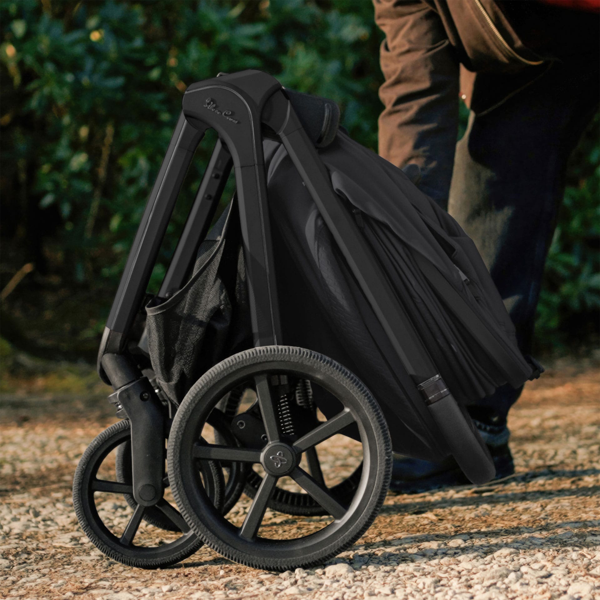 Silver Cross Cove 2 Ultimate 360 Infant Carrier Bundle in Onyx Travel Systems