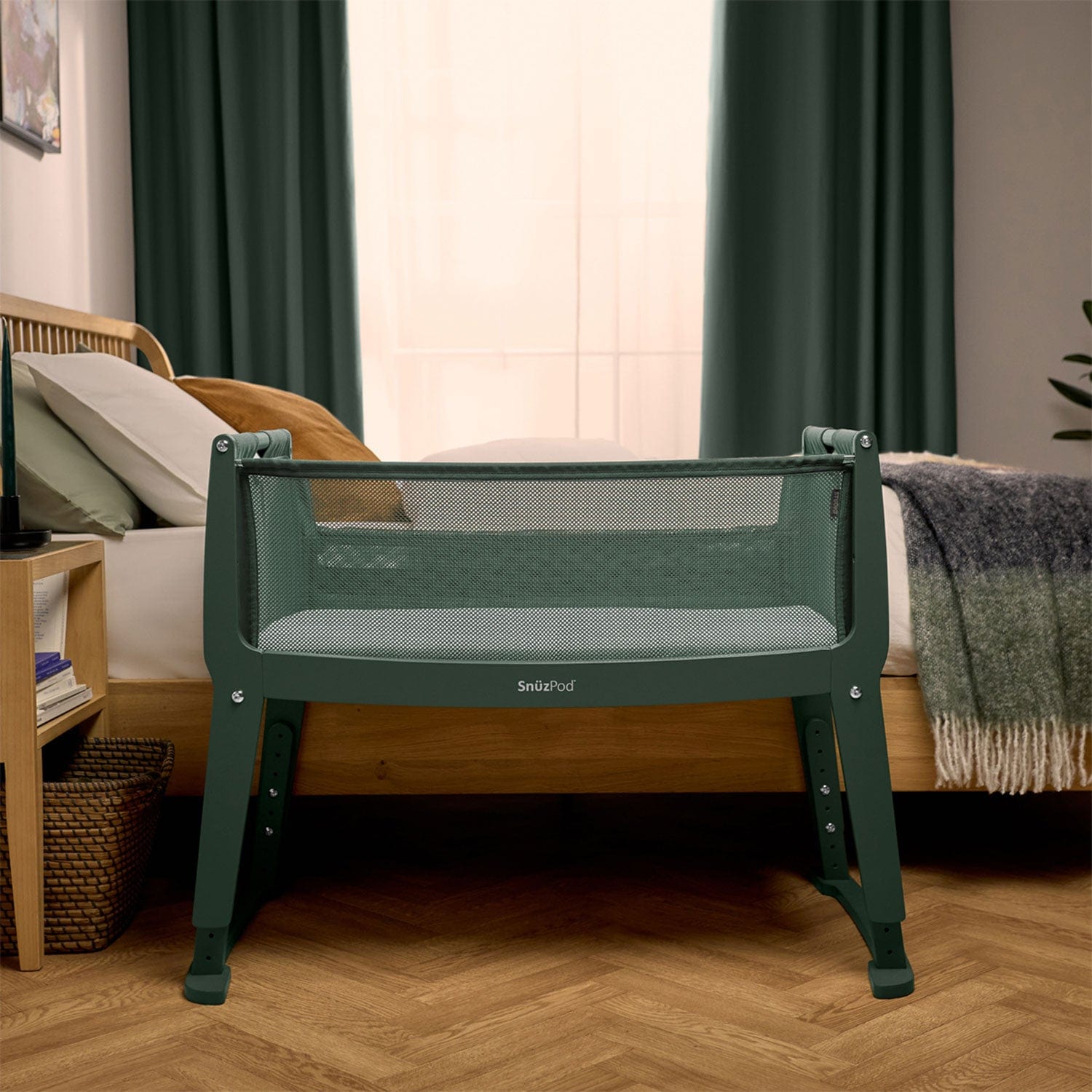 SnuzPod Studio Bedside Crib in Berlin Green Cribs FN032A 5060730246982