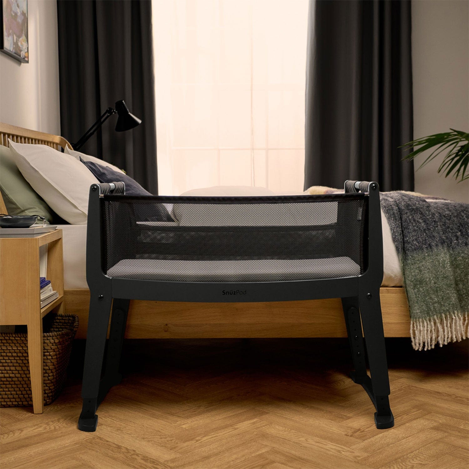 SnuzPod Studio Bedside Crib in Brooklyn Graphite Cribs FN032E 5060730247026