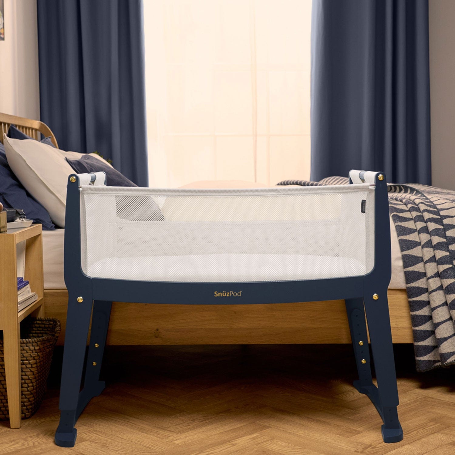 SnuzPod Studio Bedside Crib in London Navy Cribs FN032G 5060730247040