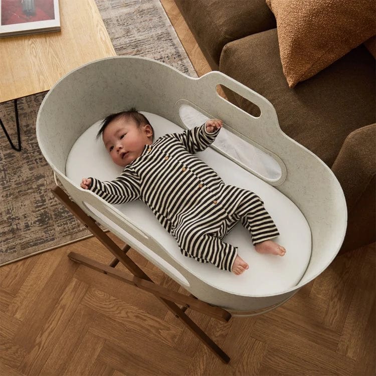 SnüzPod Baskit with Walnut Stand in Barley Moses Baskets & Stands FSB001DD 5060730247132