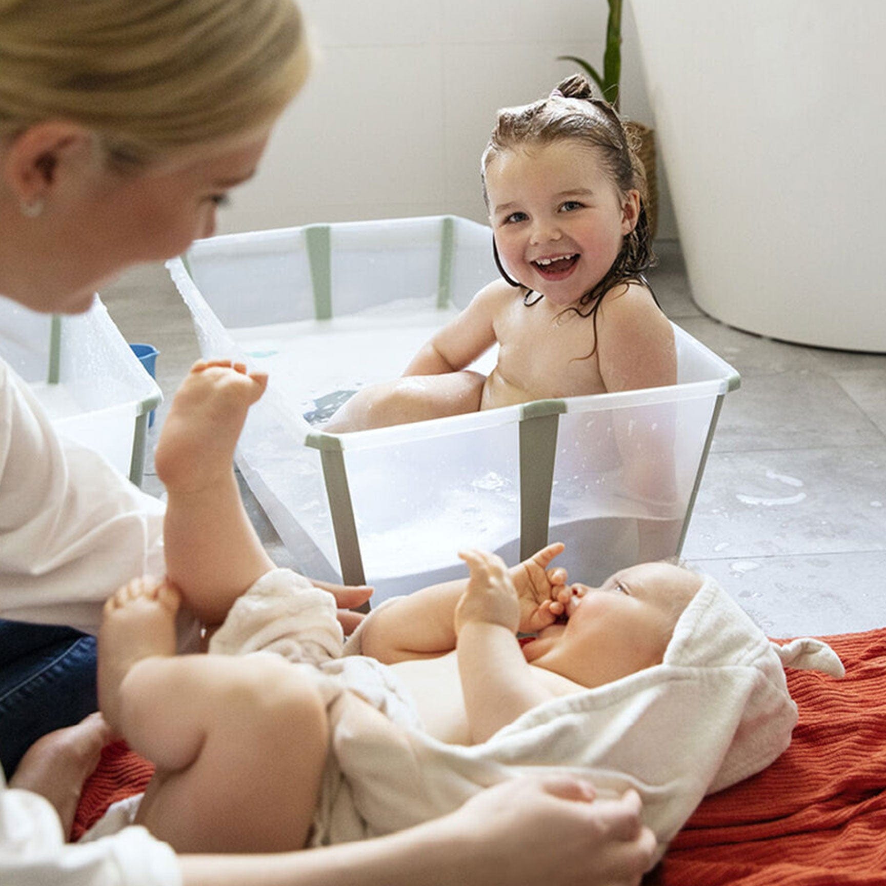 Stokke Flexi Bath® X-Large with Newborn Support in Transparent Blue Bathing & Grooming 639602 7040356396023