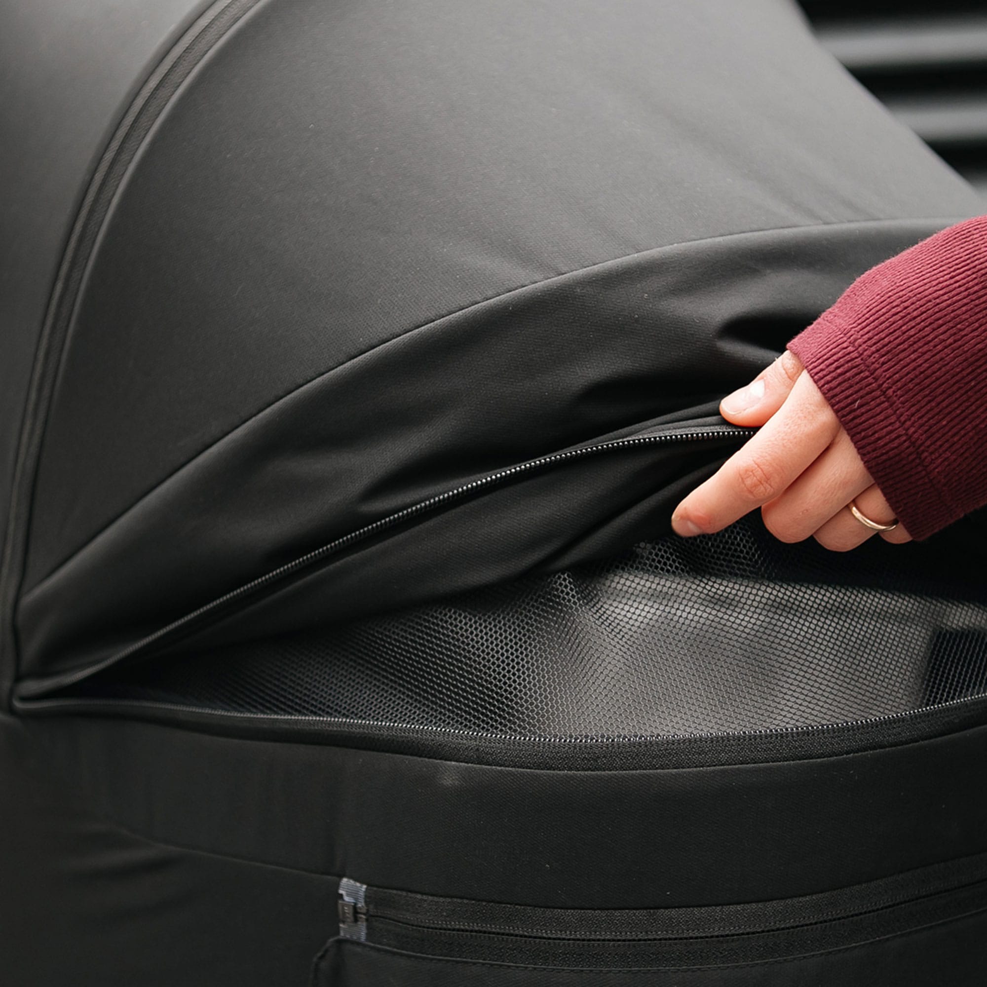 Venicci Claro 2 Cybex Luxury Bundle in Noir Travel Systems 22783-NOI 5905261336491