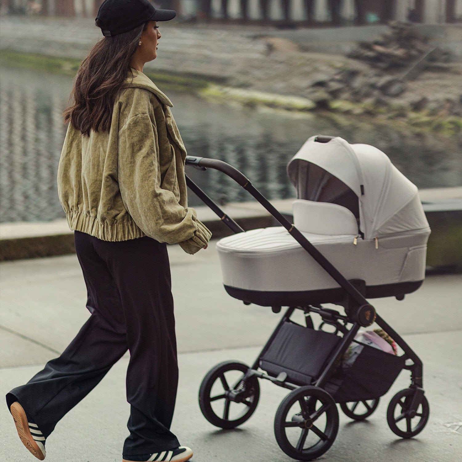 Venicci Claro 3 in 1 Travel System in Vanilla Travel Systems