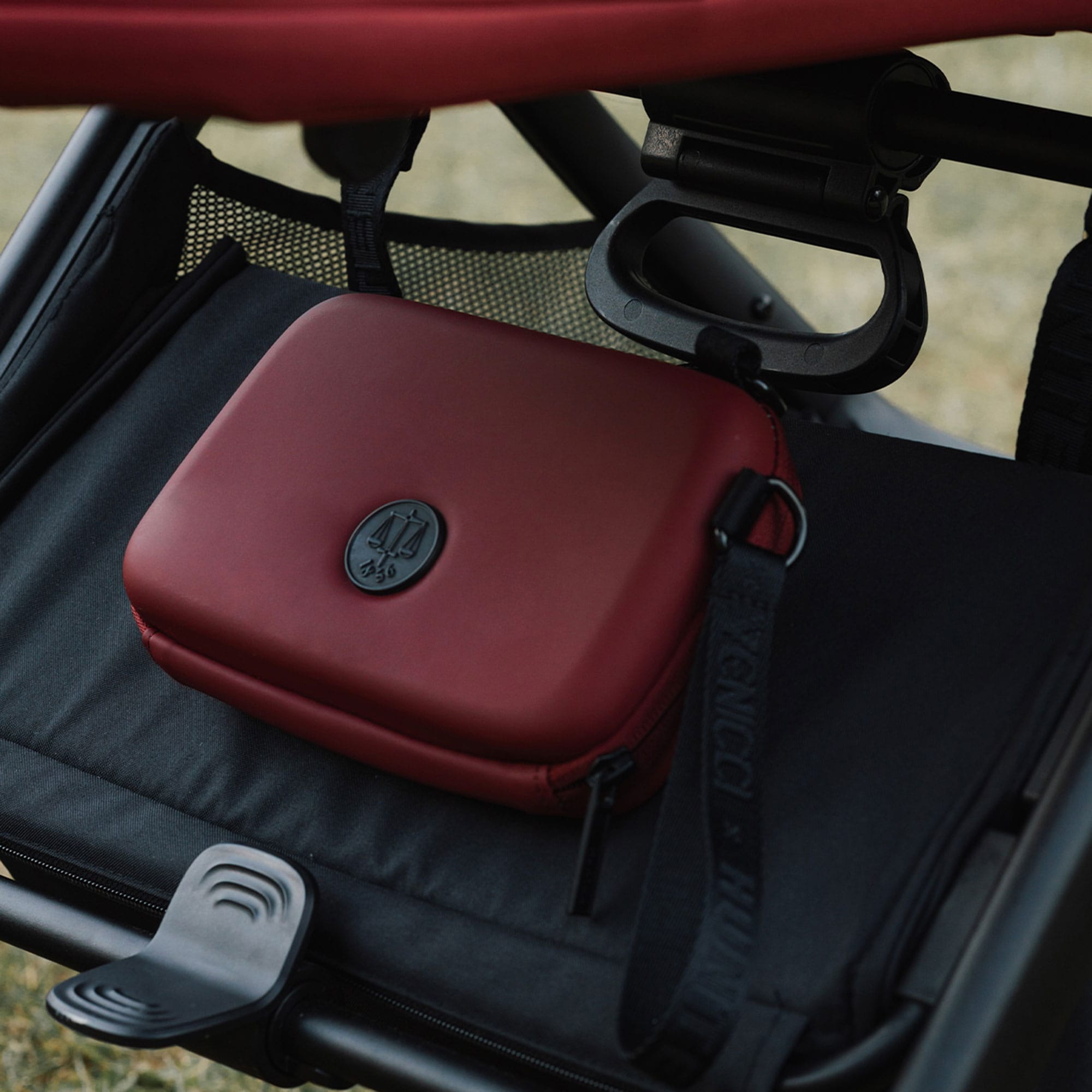 Venicci Tinum Upline 3 Hunter Comfort Bundle in Red Travel Systems