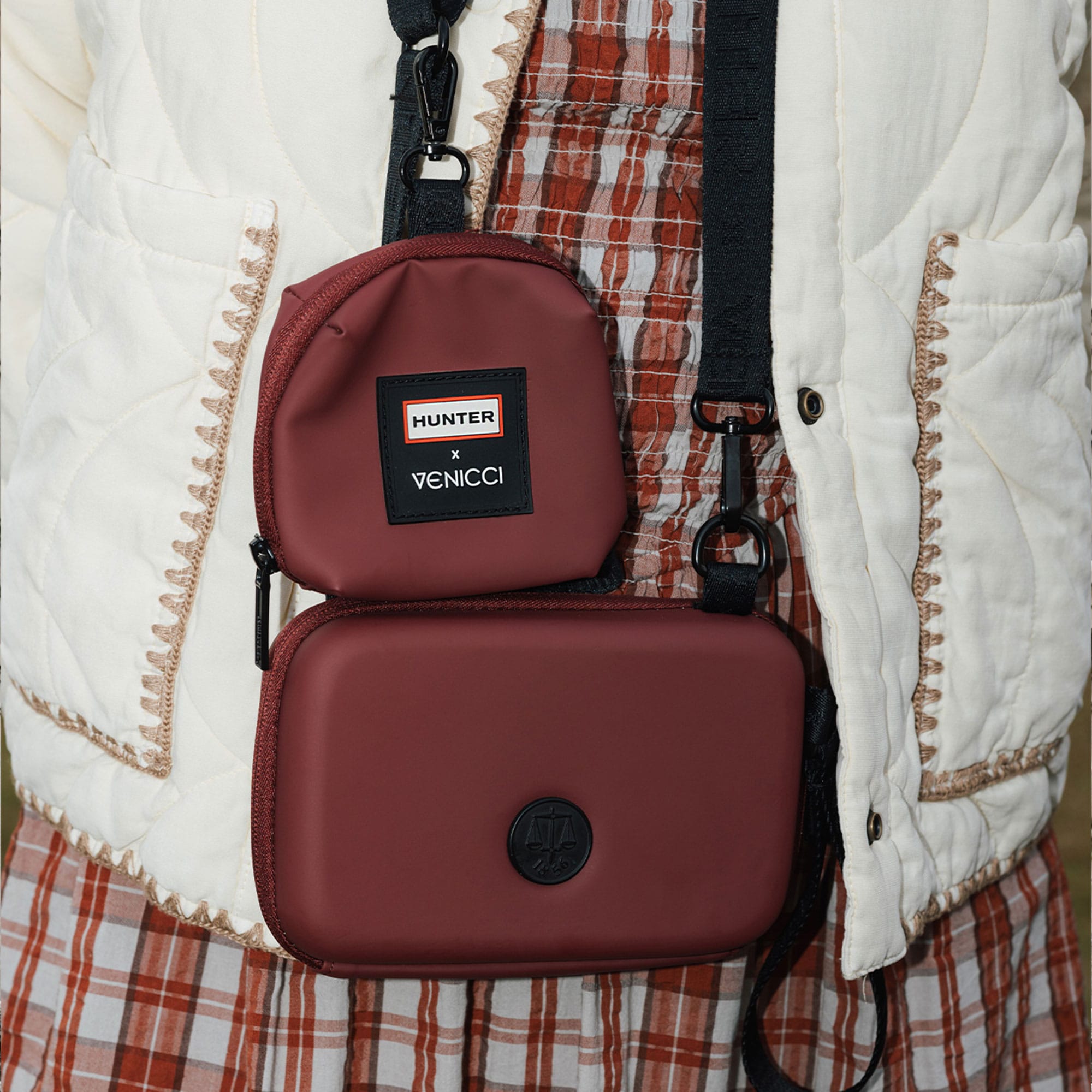 Venicci Tinum Upline 3 Hunter Comfort Bundle in Red Travel Systems