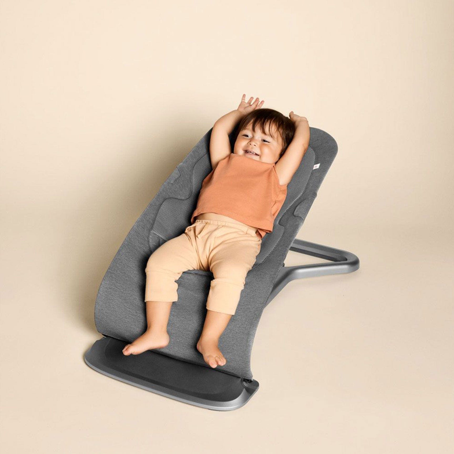 ErgoBaby Evolve Bouncer in Charcoal Grey Rocking Bouncing Cradles EVLBNCCHRGRYUK 1220000206045