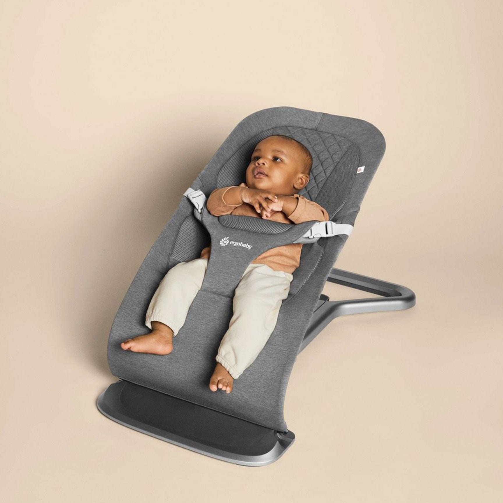 ErgoBaby Evolve Bouncer in Charcoal Grey Rocking Bouncing Cradles EVLBNCCHRGRYUK 1220000206045