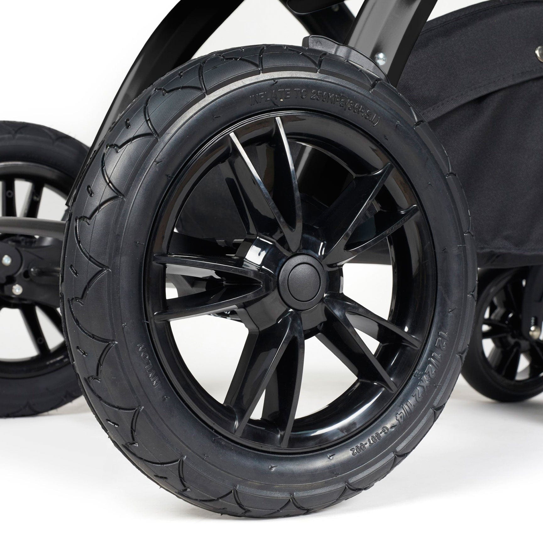 Ickle Bubba Stomp Luxe All-in-One Travel System with Isofix Base in Black/Pearl Grey/Black Travel Systems 10-011-300-210 5056515026474