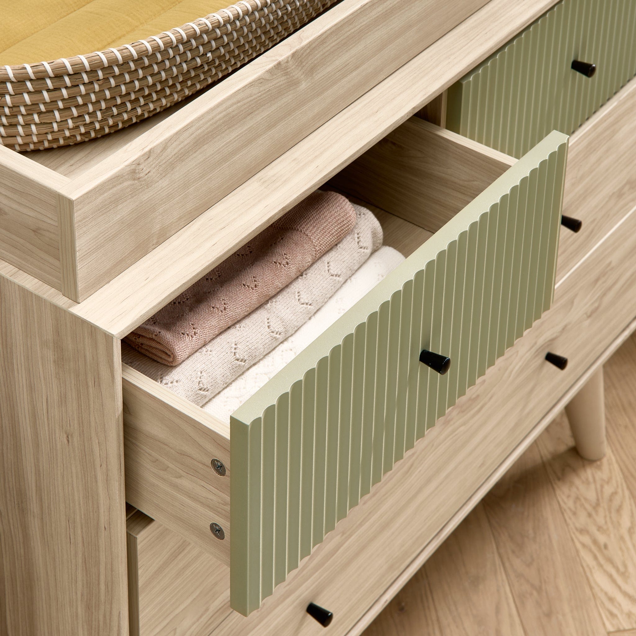 Mamas & Papas Coxley 2 Piece Cotbed Set in Natural/Olive Nursery Room Sets