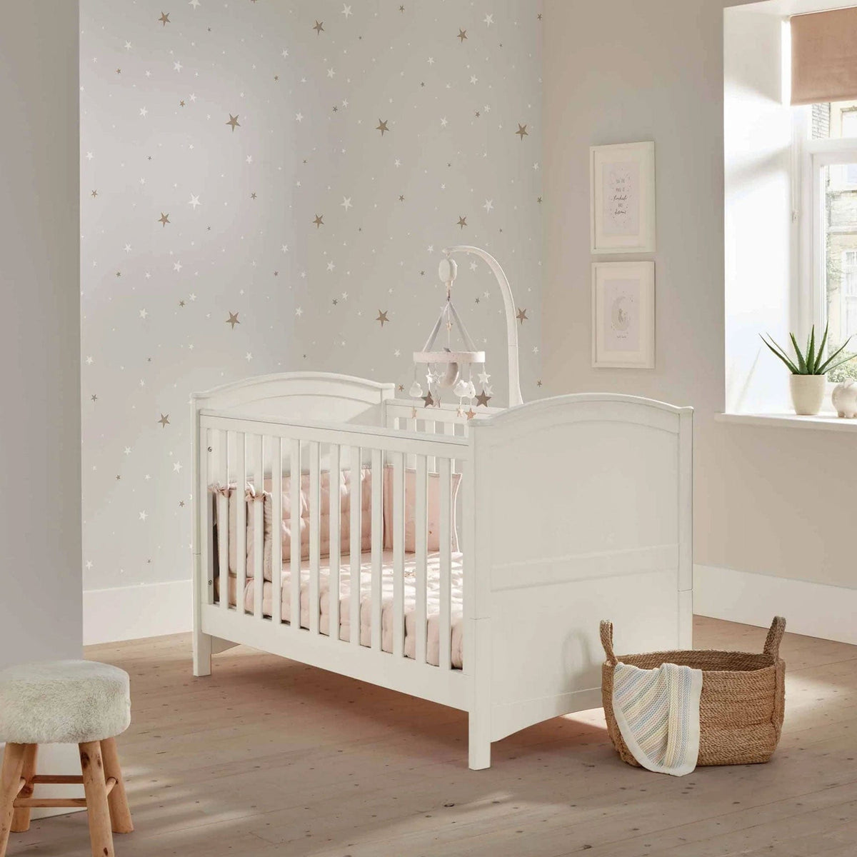Mamas & Papas Flyn 2 Piece Cotbed and Dresser Changer Set in White Nursery Room Sets