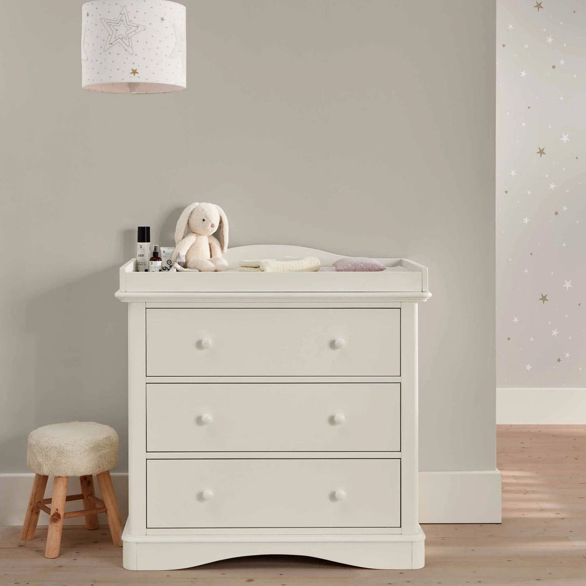 Mamas & Papas Flyn 2 Piece Cotbed and Dresser Changer Set in White Nursery Room Sets