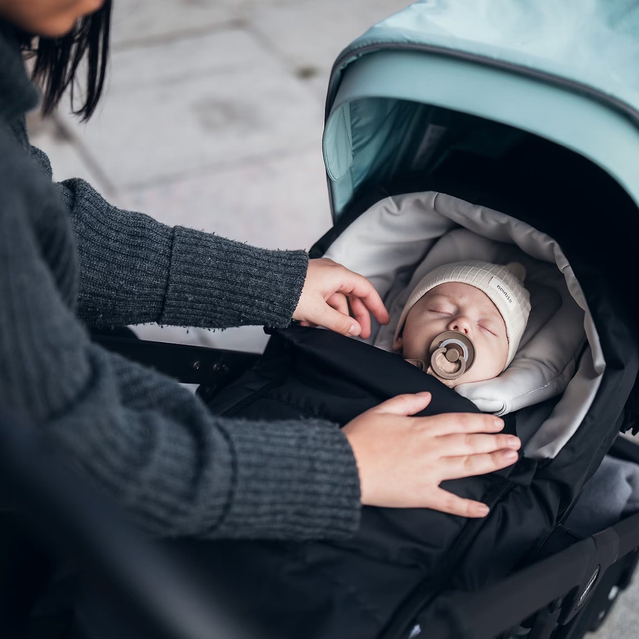 Thule Newborn Nest in Black Buggy Accessories 11200310 872299049325